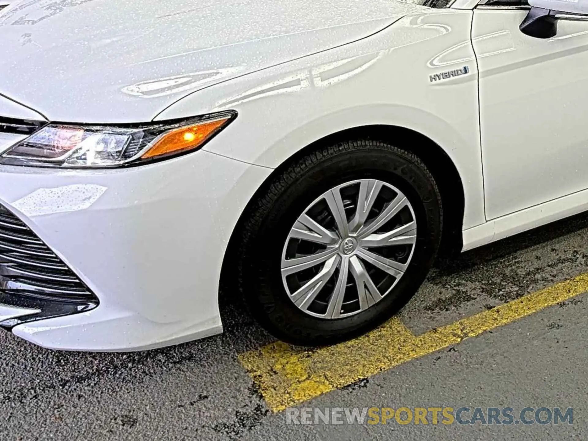 18 Photograph of a damaged car 4T1L31AK4LU014938 TOYOTA CAMRY 2020