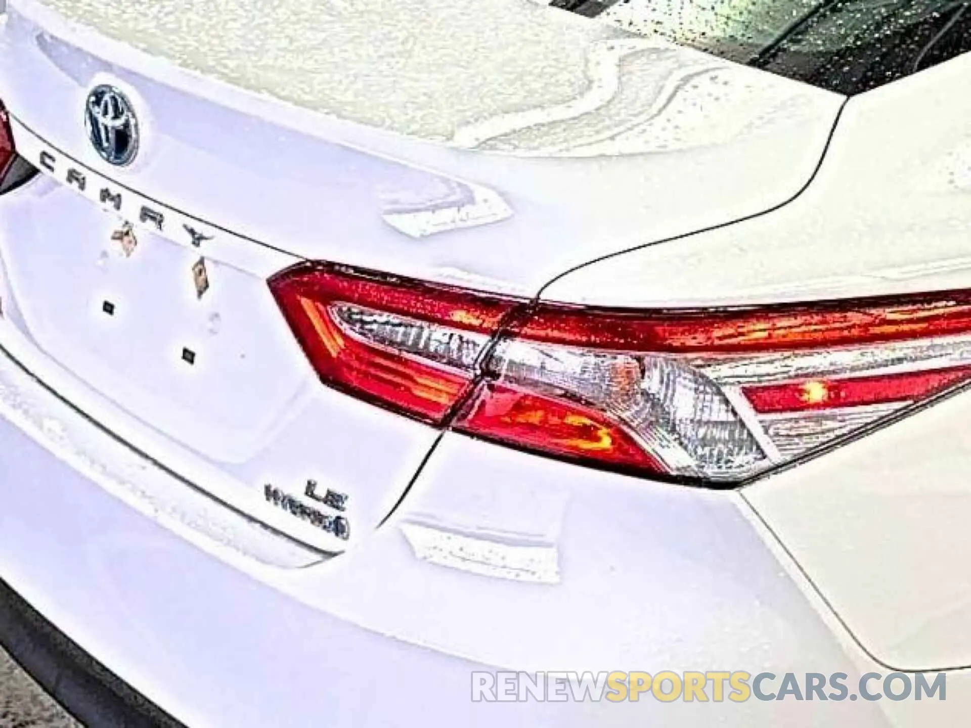 35 Photograph of a damaged car 4T1L31AK4LU014938 TOYOTA CAMRY 2020