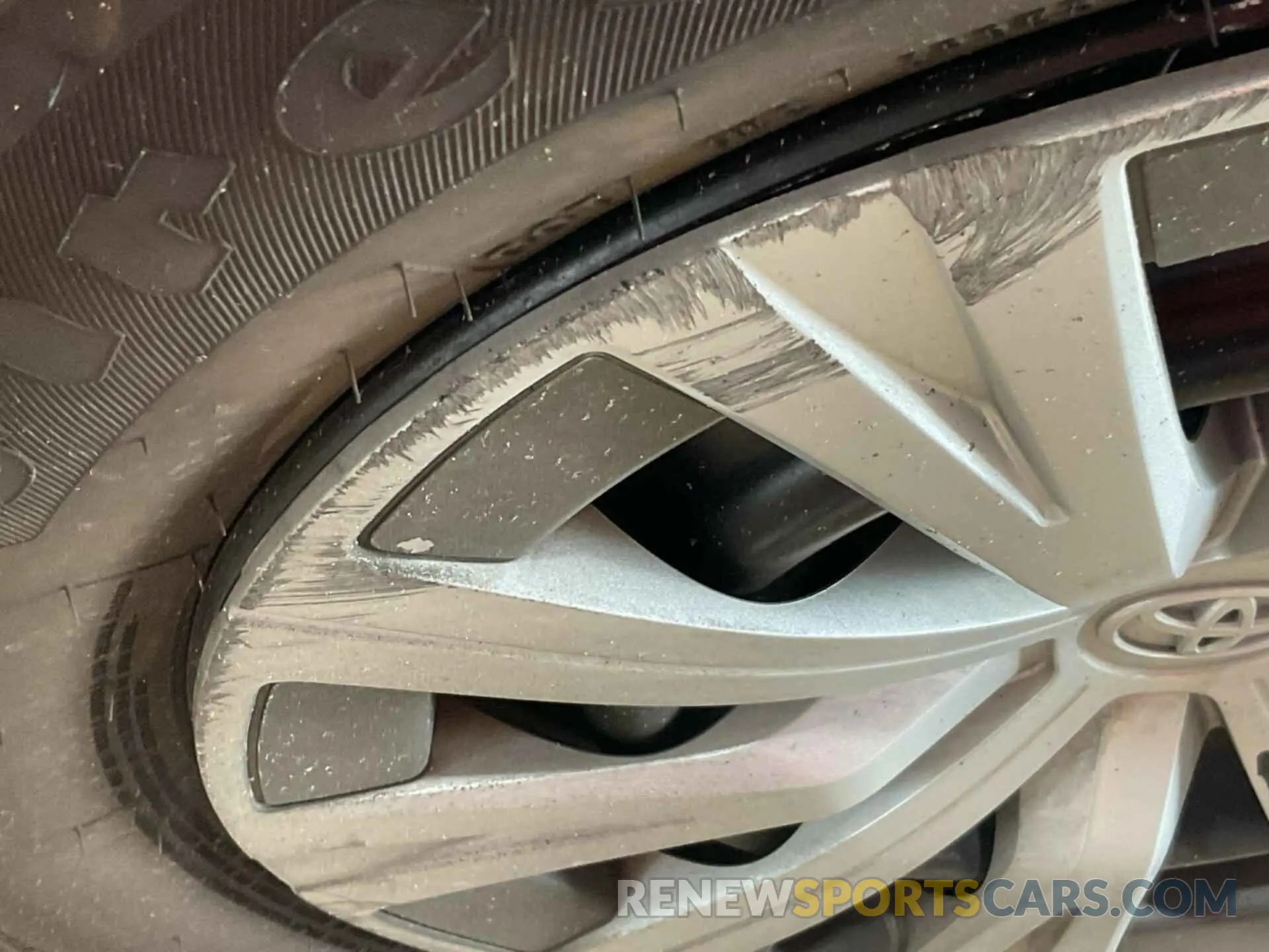 37 Photograph of a damaged car 4T1L31AK4LU014938 TOYOTA CAMRY 2020