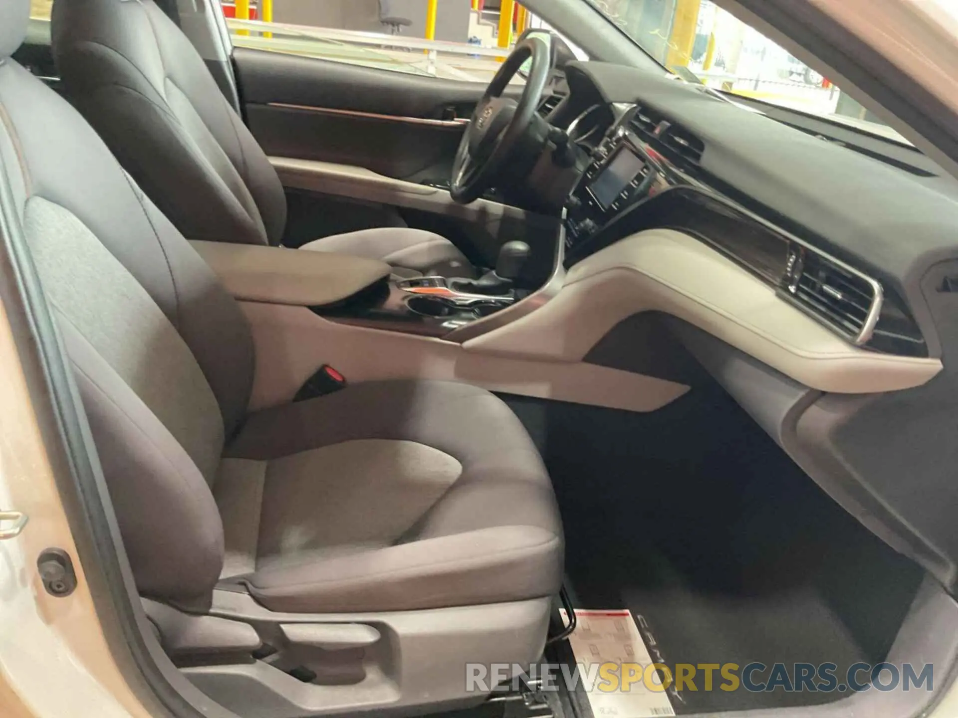 38 Photograph of a damaged car 4T1L31AK4LU014938 TOYOTA CAMRY 2020