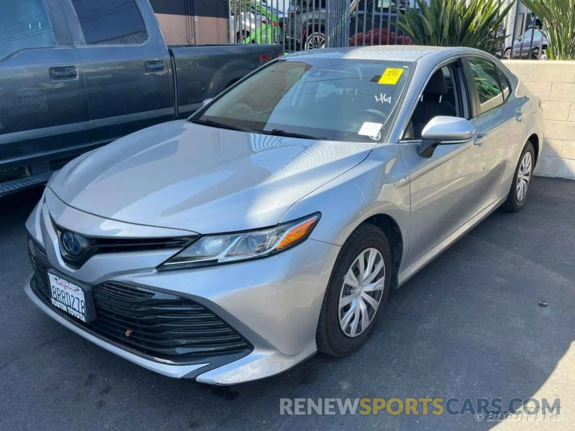 6 Photograph of a damaged car 4T1L31AK4LU015085 TOYOTA CAMRY 2020