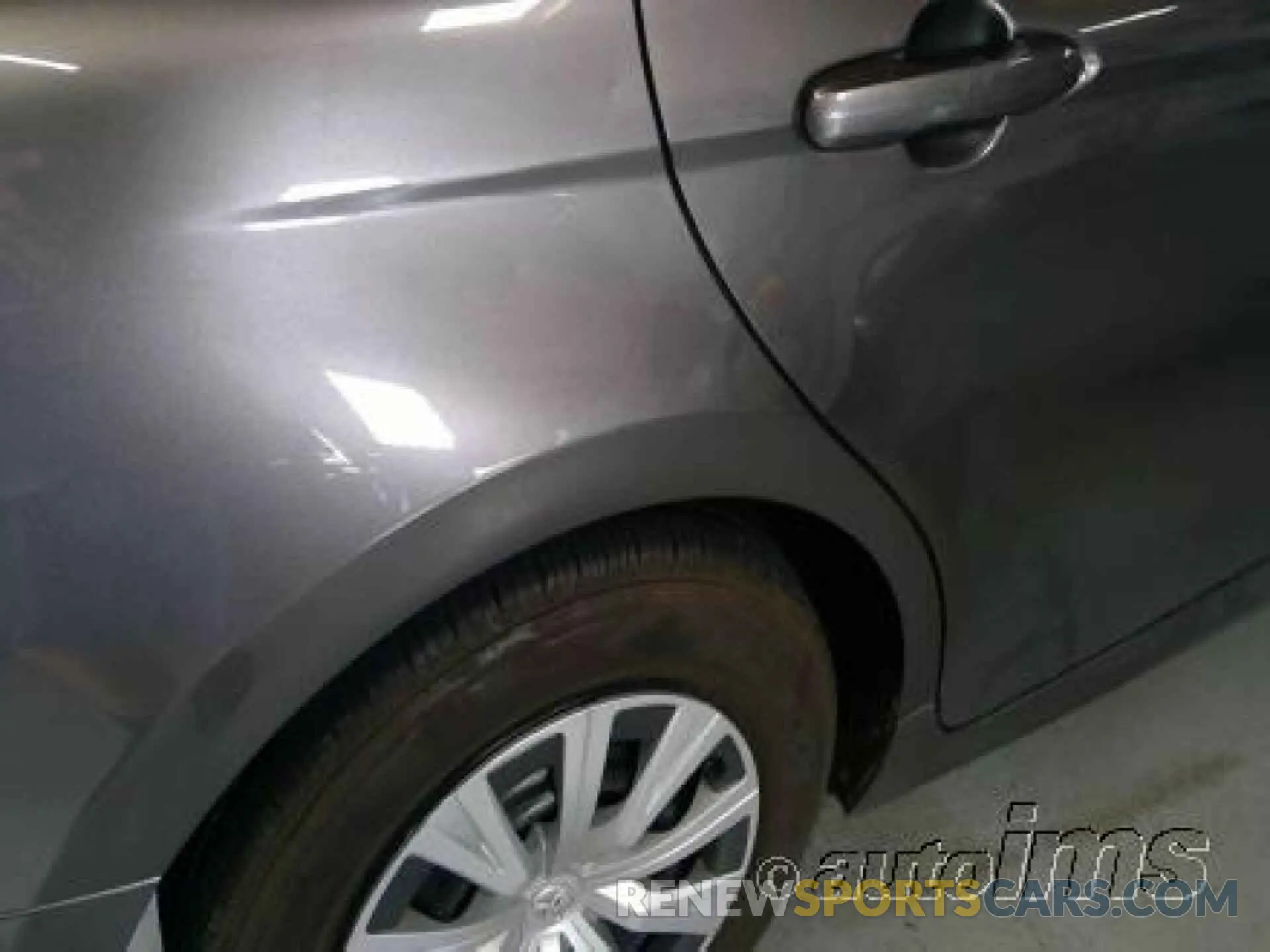 10 Photograph of a damaged car 4T1L31AK4LU015393 TOYOTA CAMRY 2020
