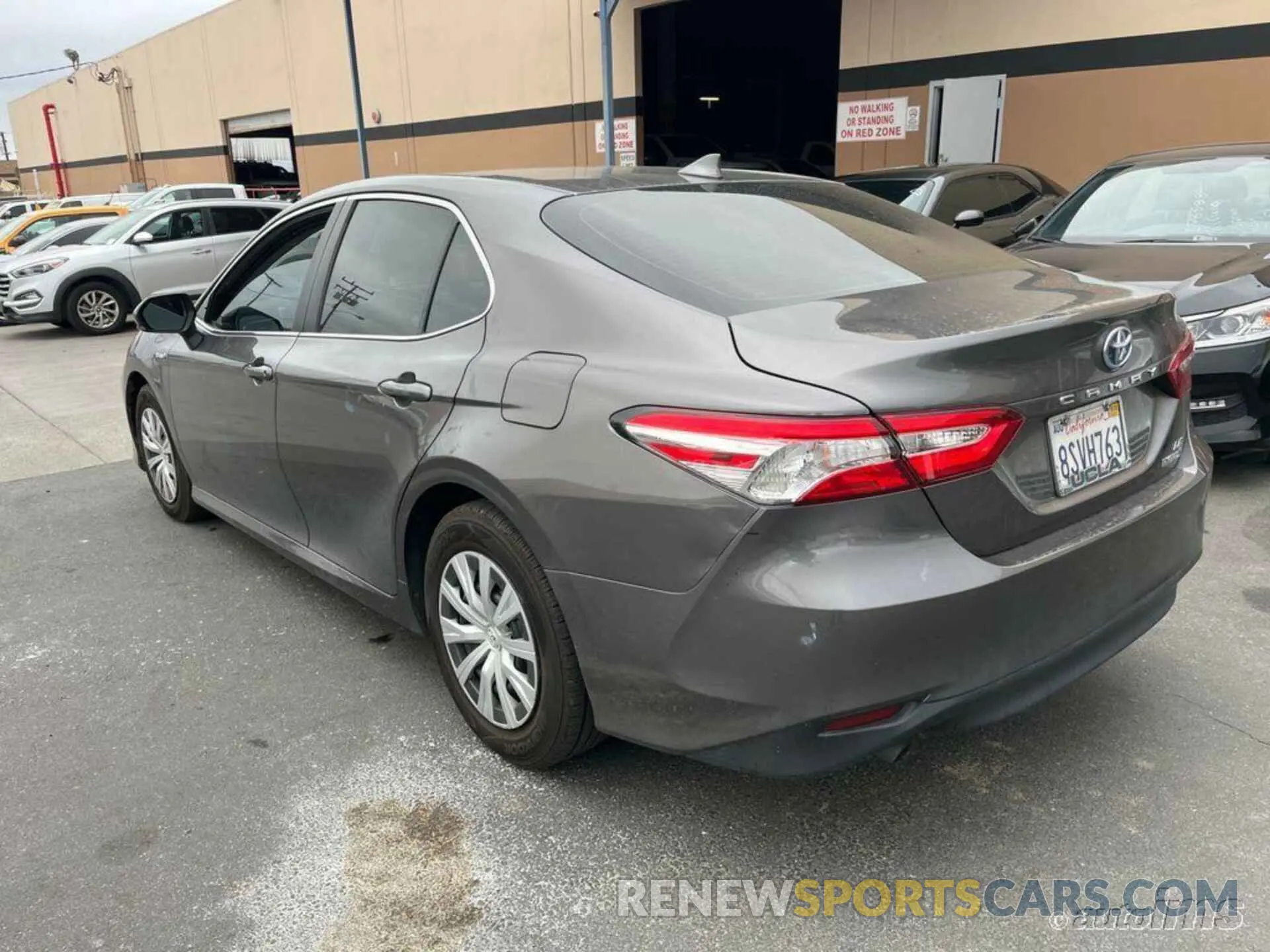 4 Photograph of a damaged car 4T1L31AK4LU015393 TOYOTA CAMRY 2020