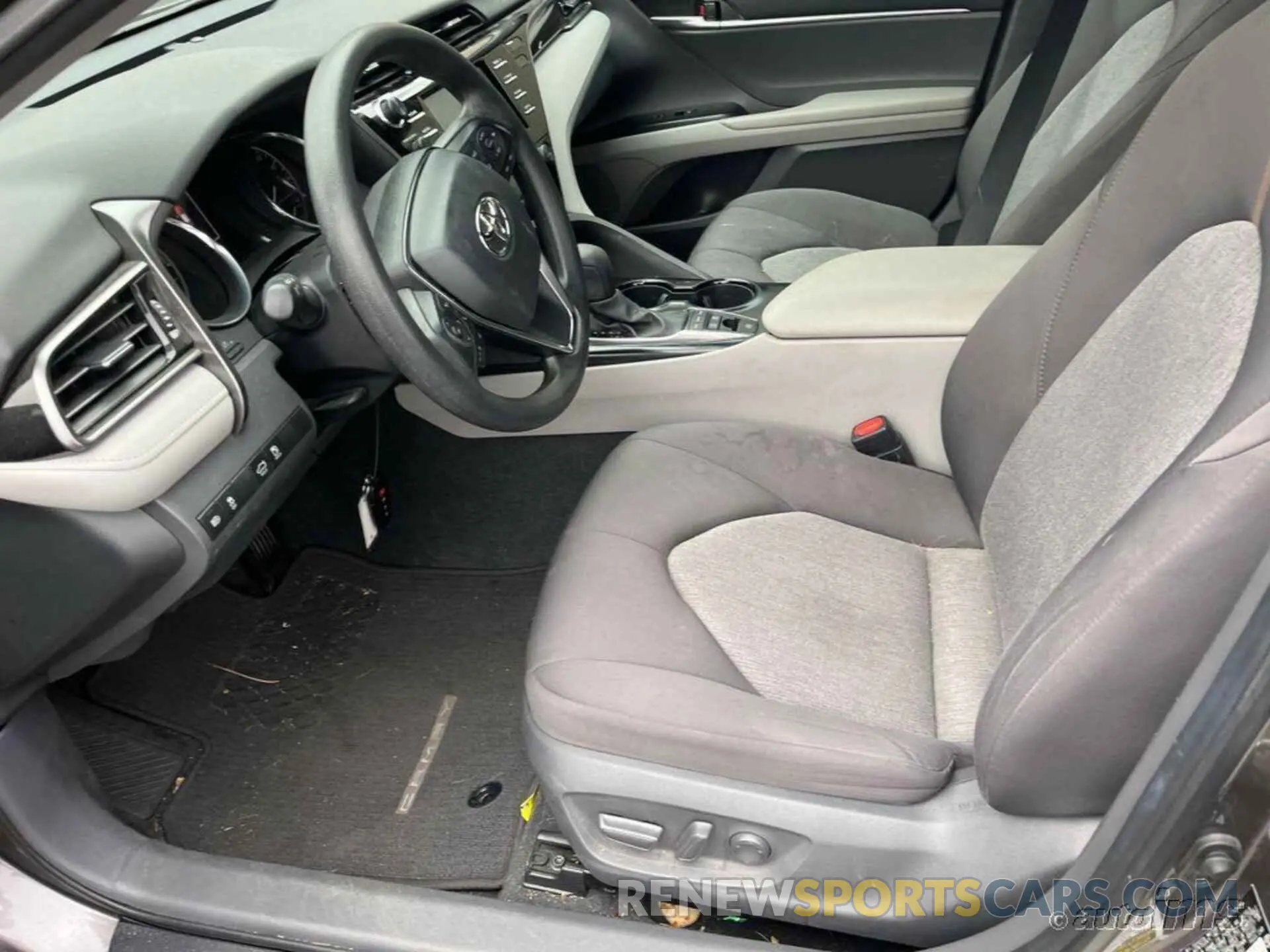 7 Photograph of a damaged car 4T1L31AK4LU015393 TOYOTA CAMRY 2020