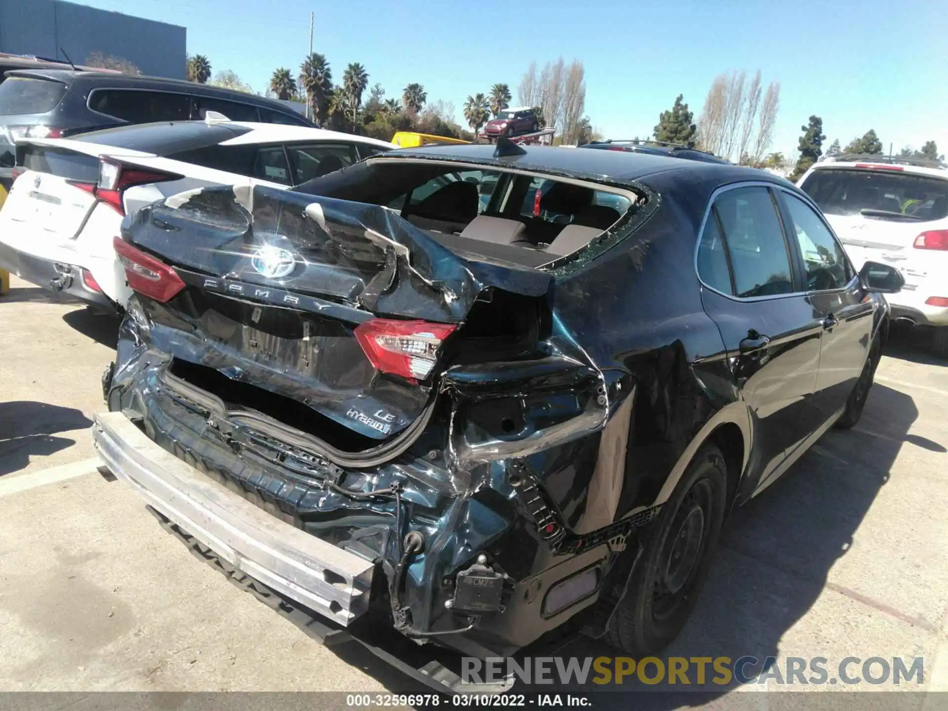 4 Photograph of a damaged car 4T1L31AK5LU524022 TOYOTA CAMRY 2020