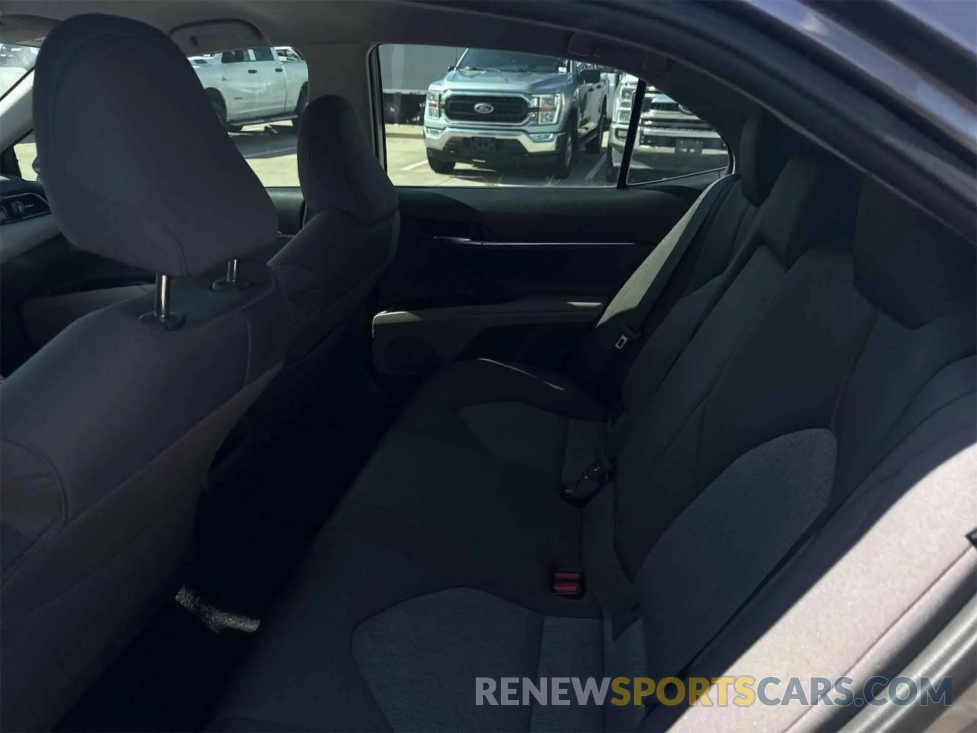 11 Photograph of a damaged car 4T1L31AK6LU015072 TOYOTA CAMRY 2020