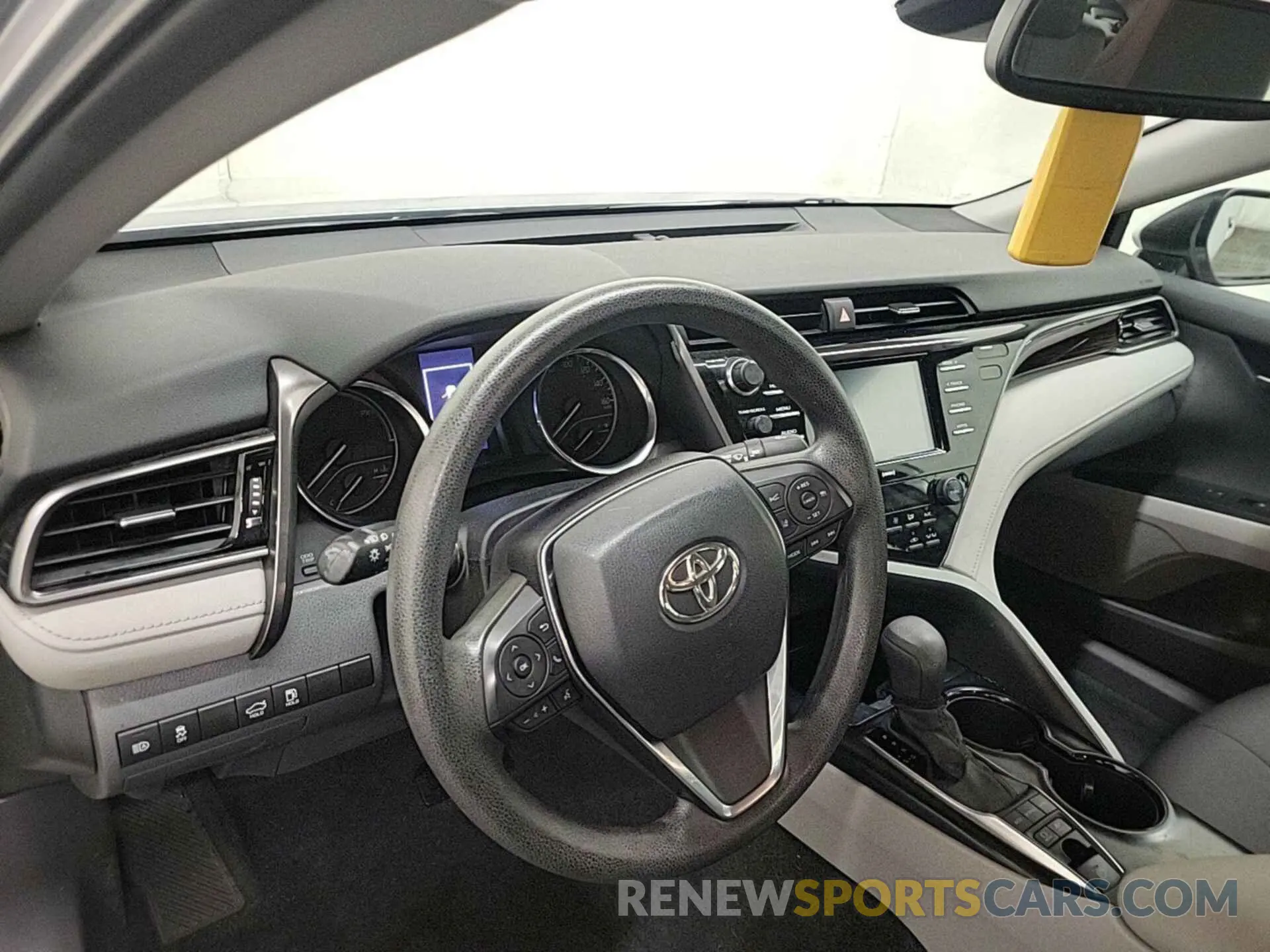 19 Photograph of a damaged car 4T1L31AK6LU534963 TOYOTA CAMRY 2020