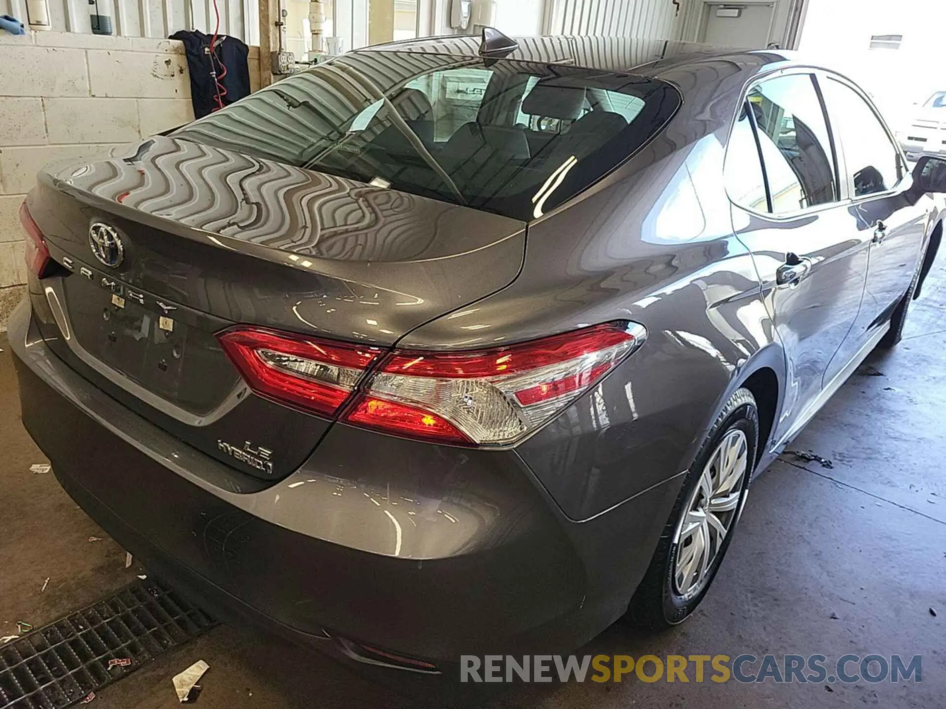 6 Photograph of a damaged car 4T1L31AK6LU536910 TOYOTA CAMRY 2020