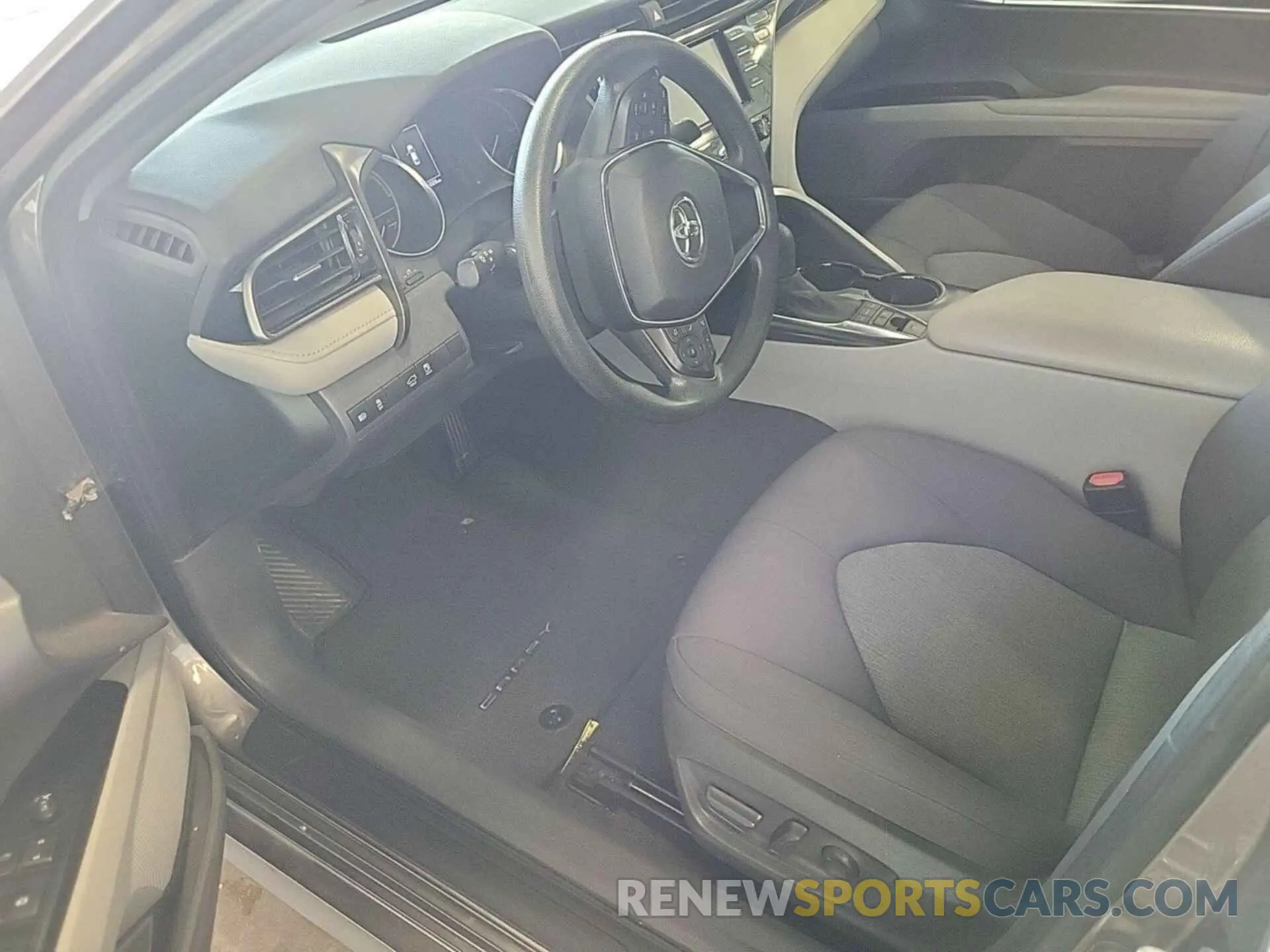8 Photograph of a damaged car 4T1L31AK6LU536910 TOYOTA CAMRY 2020