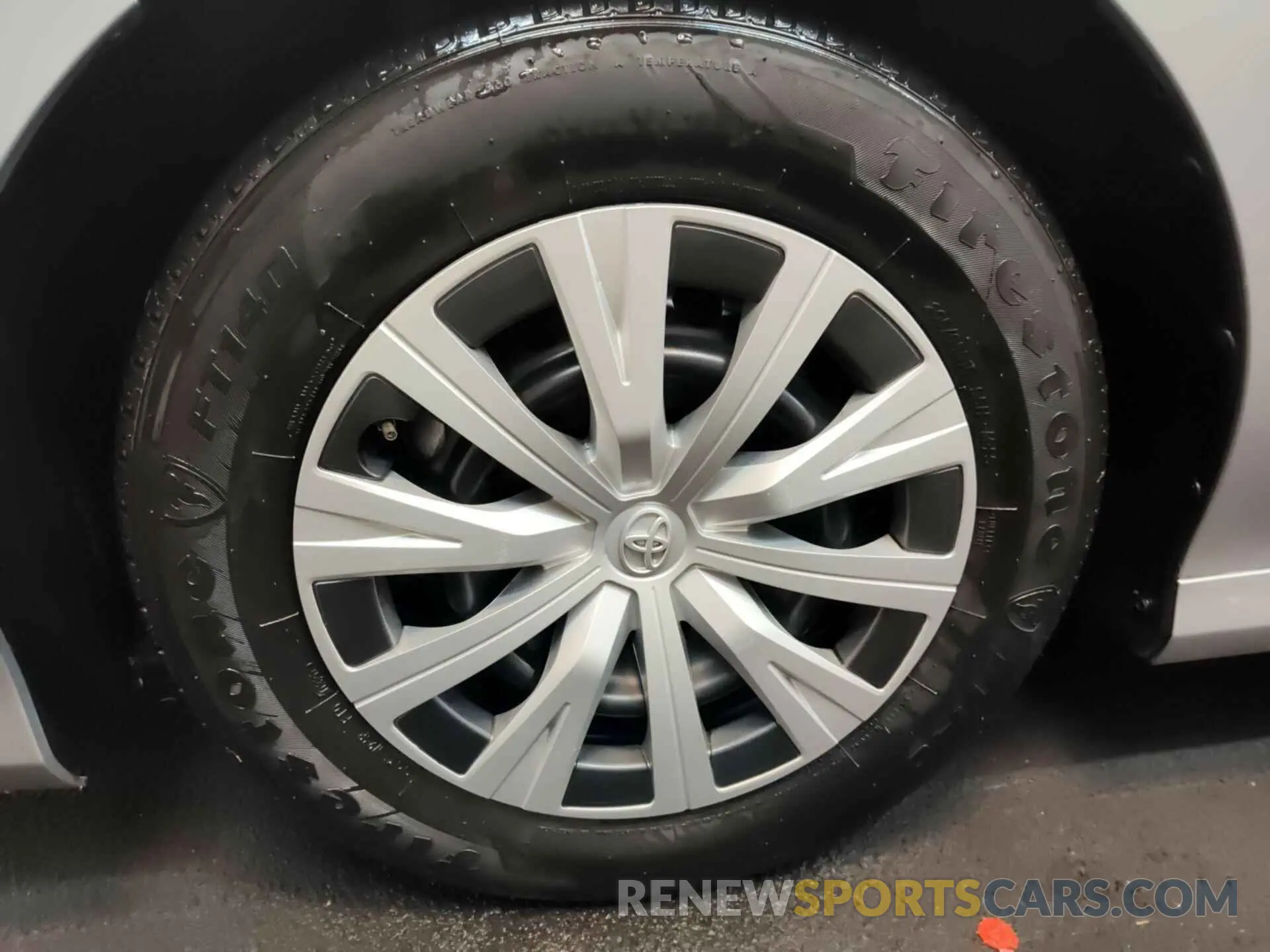 17 Photograph of a damaged car 4T1L31AK7LU014903 TOYOTA CAMRY 2020