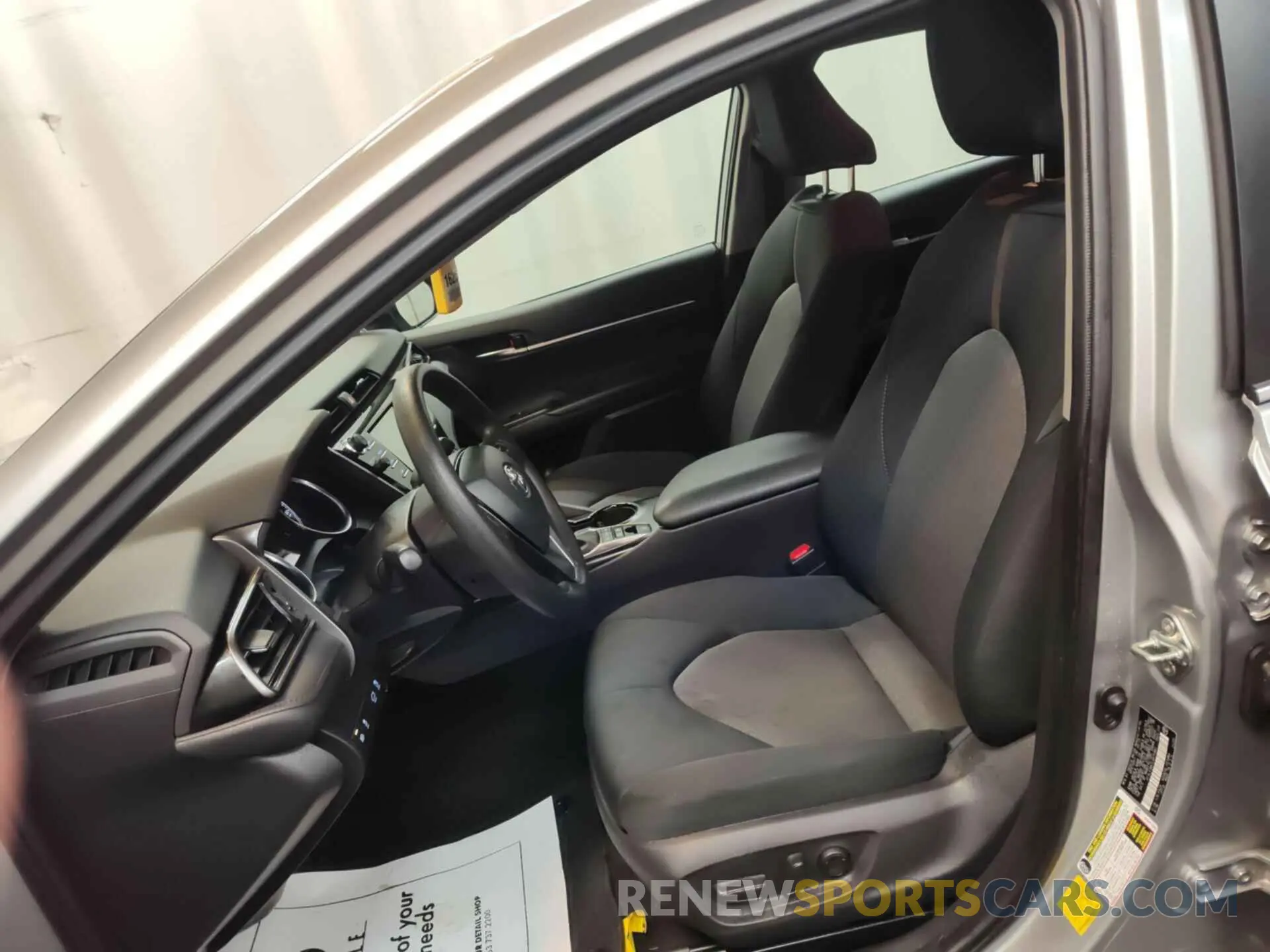 8 Photograph of a damaged car 4T1L31AK7LU014903 TOYOTA CAMRY 2020