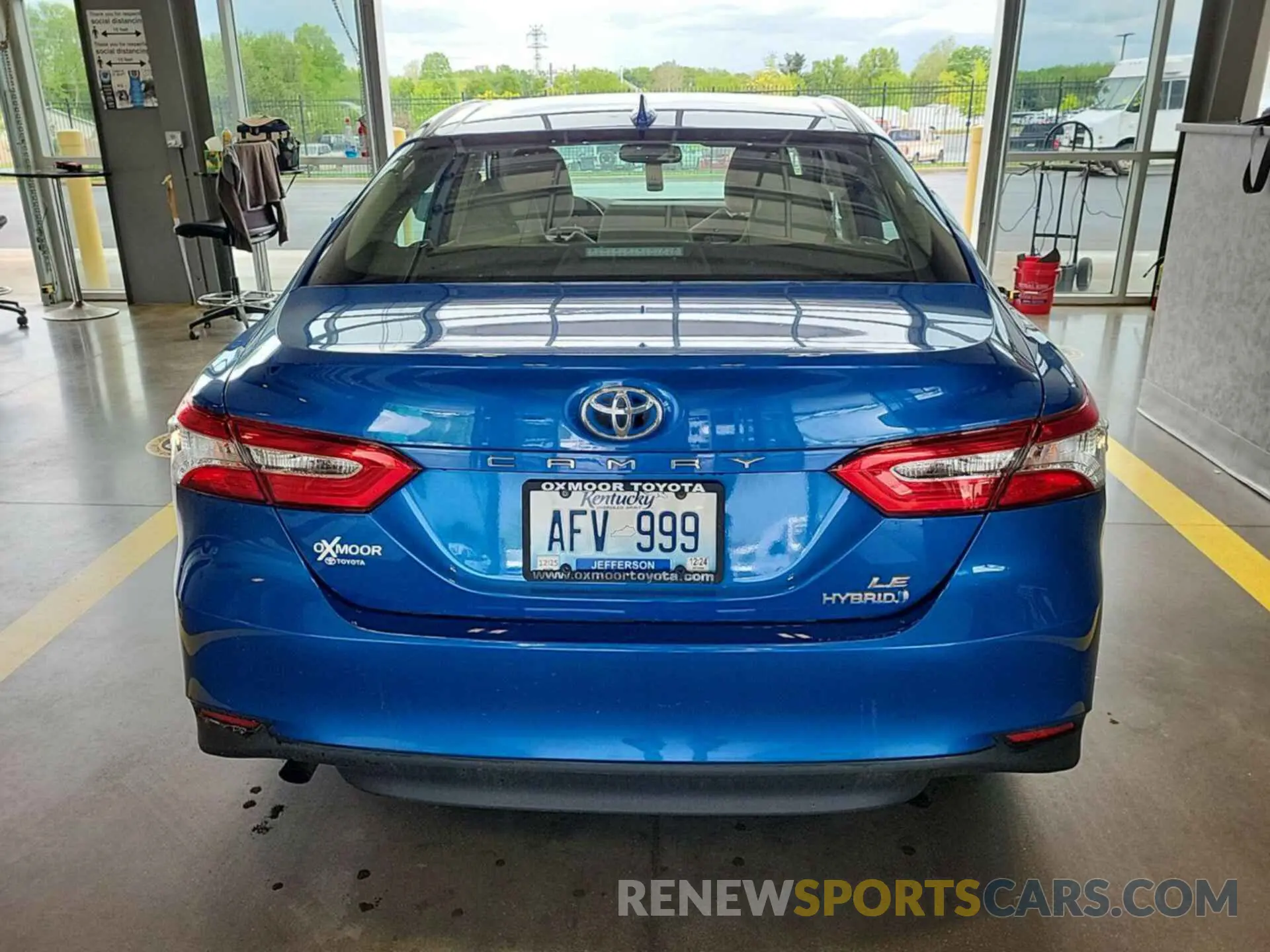8 Photograph of a damaged car 4T1L31AK7LU014917 TOYOTA CAMRY 2020