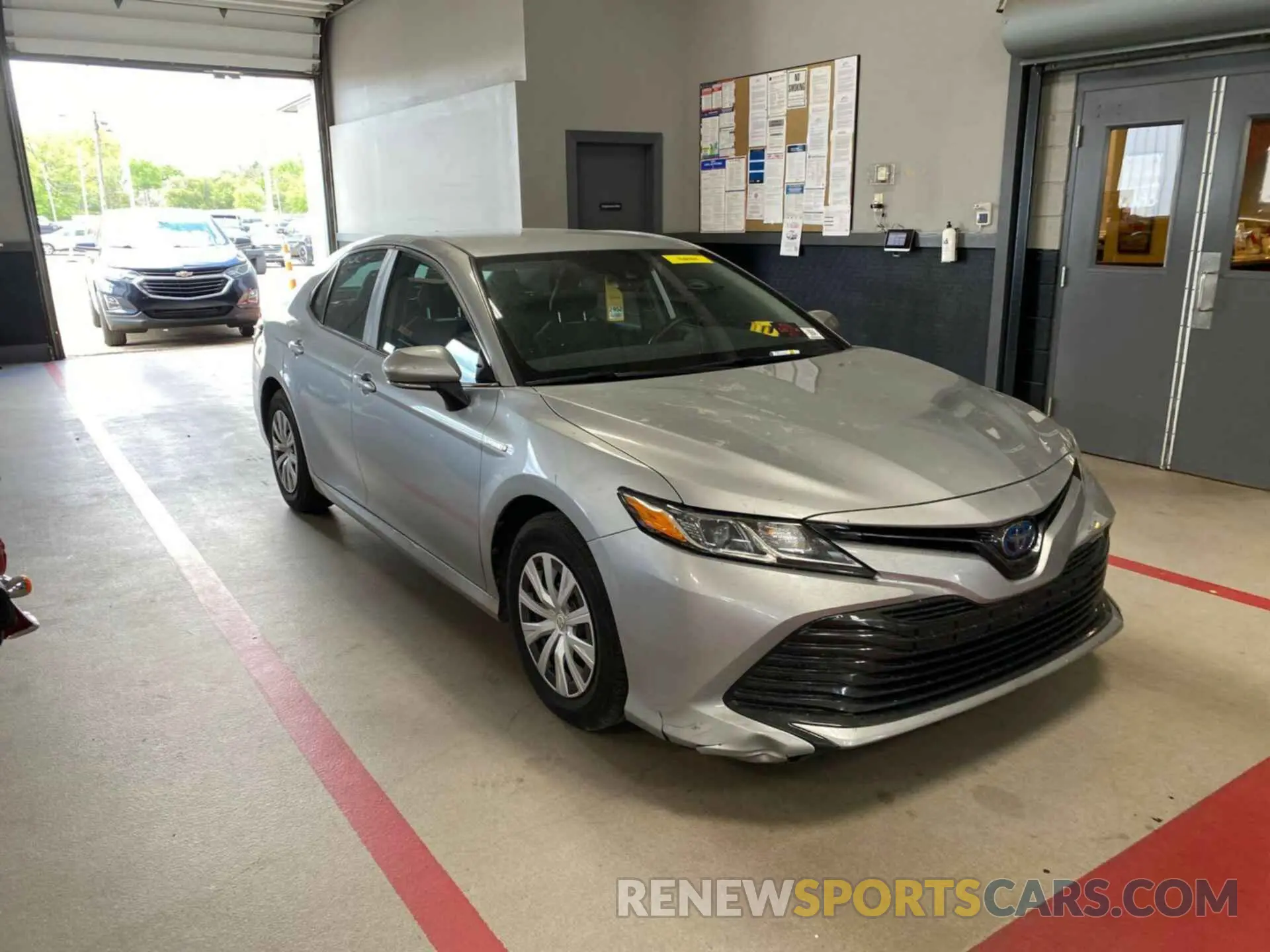 12 Photograph of a damaged car 4T1L31AK7LU015257 TOYOTA CAMRY 2020