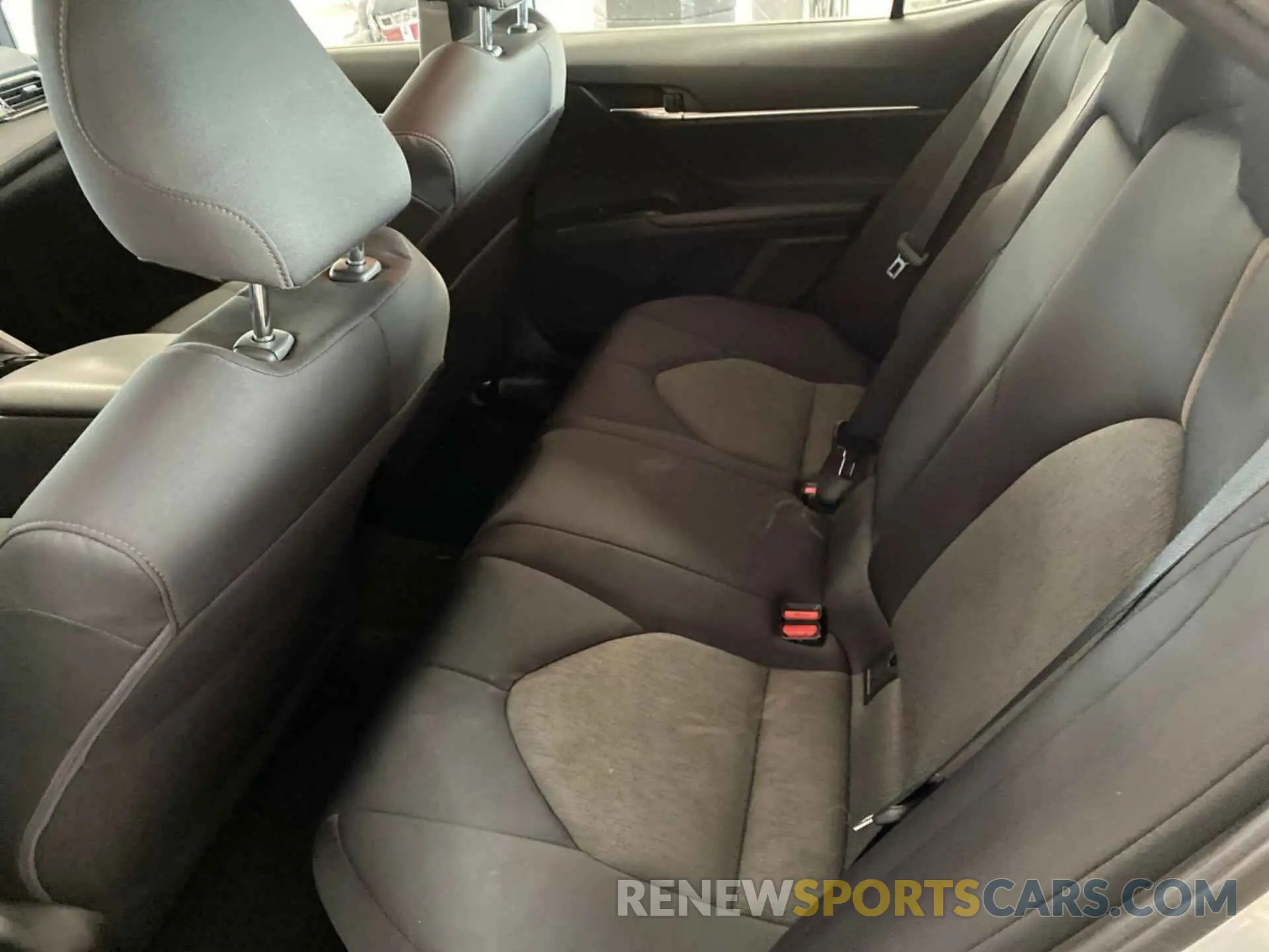 4 Photograph of a damaged car 4T1L31AK7LU015257 TOYOTA CAMRY 2020