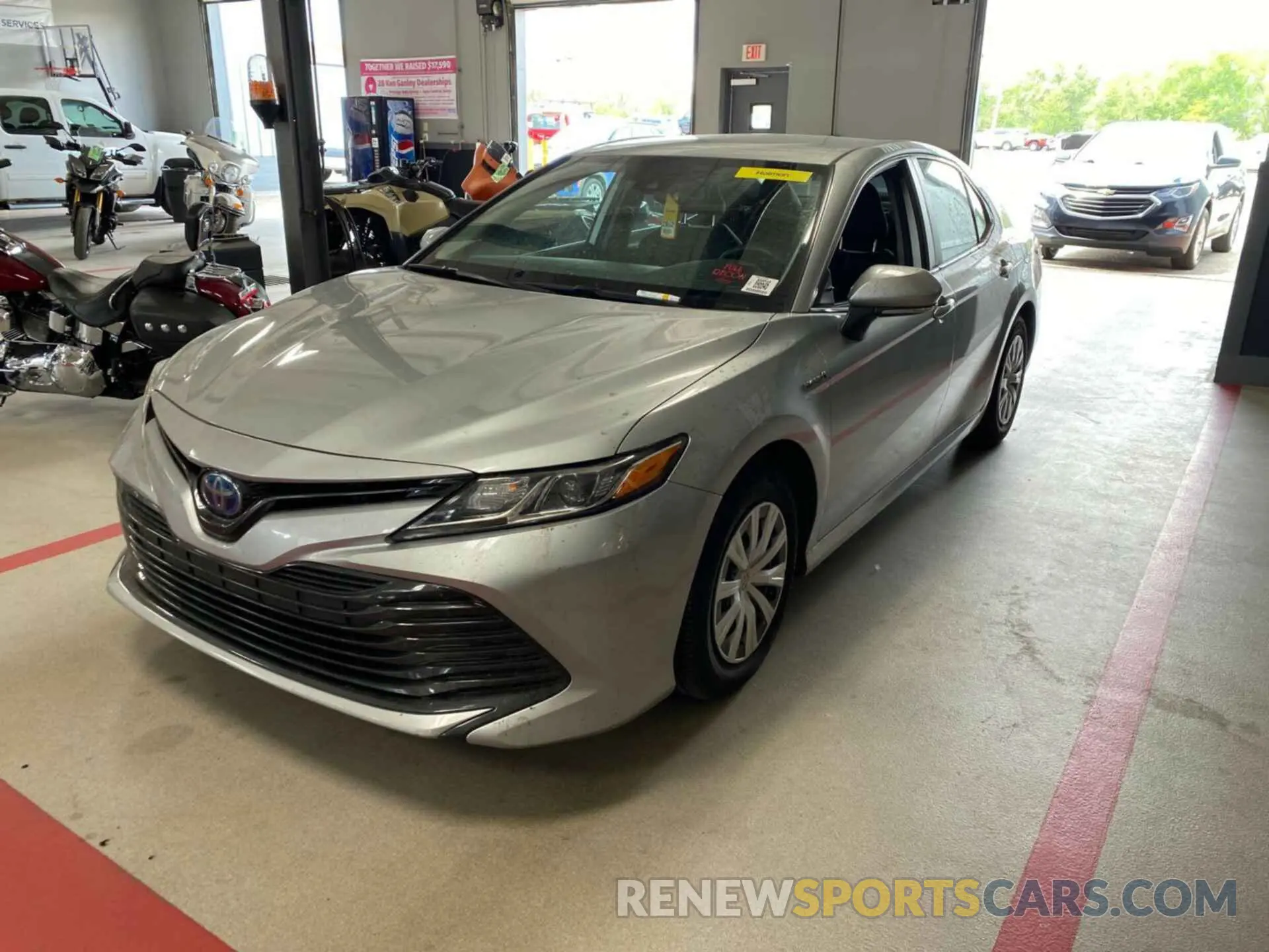 6 Photograph of a damaged car 4T1L31AK7LU015257 TOYOTA CAMRY 2020