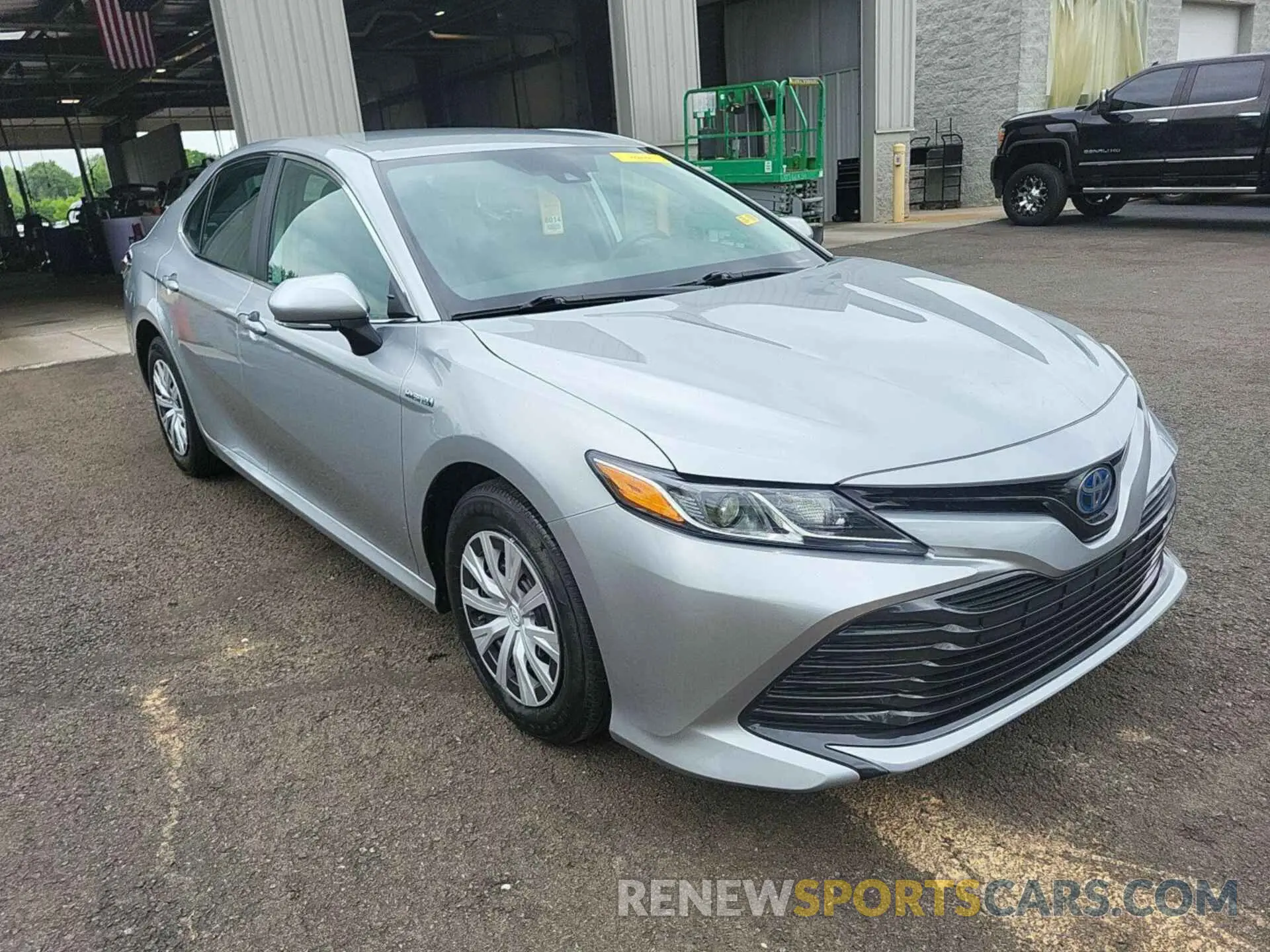 1 Photograph of a damaged car 4T1L31AK8LU014957 TOYOTA CAMRY 2020