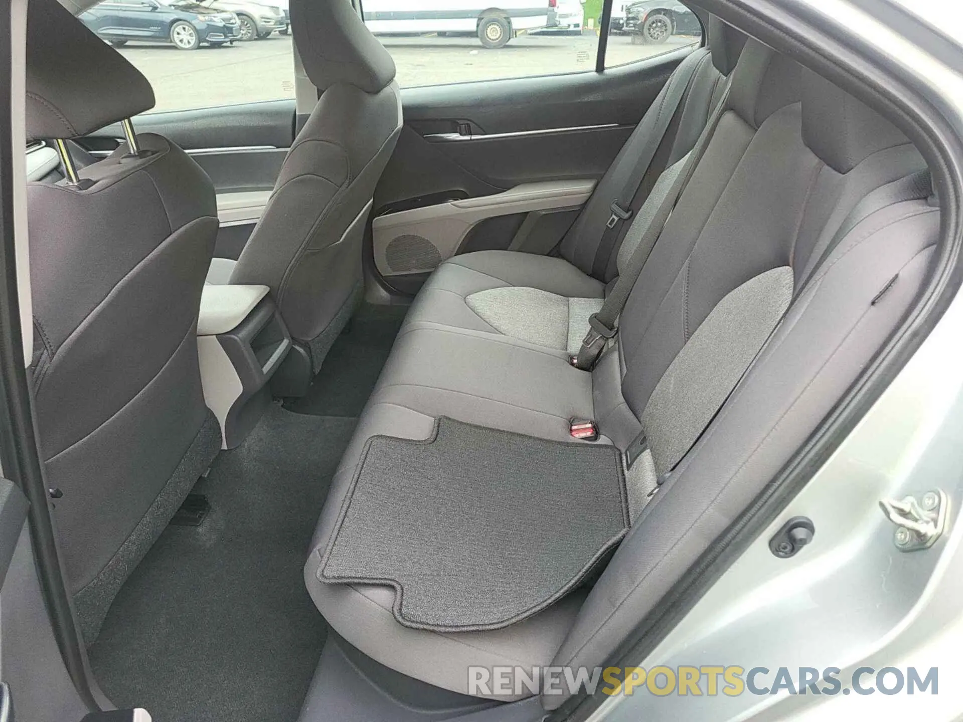12 Photograph of a damaged car 4T1L31AK8LU014957 TOYOTA CAMRY 2020