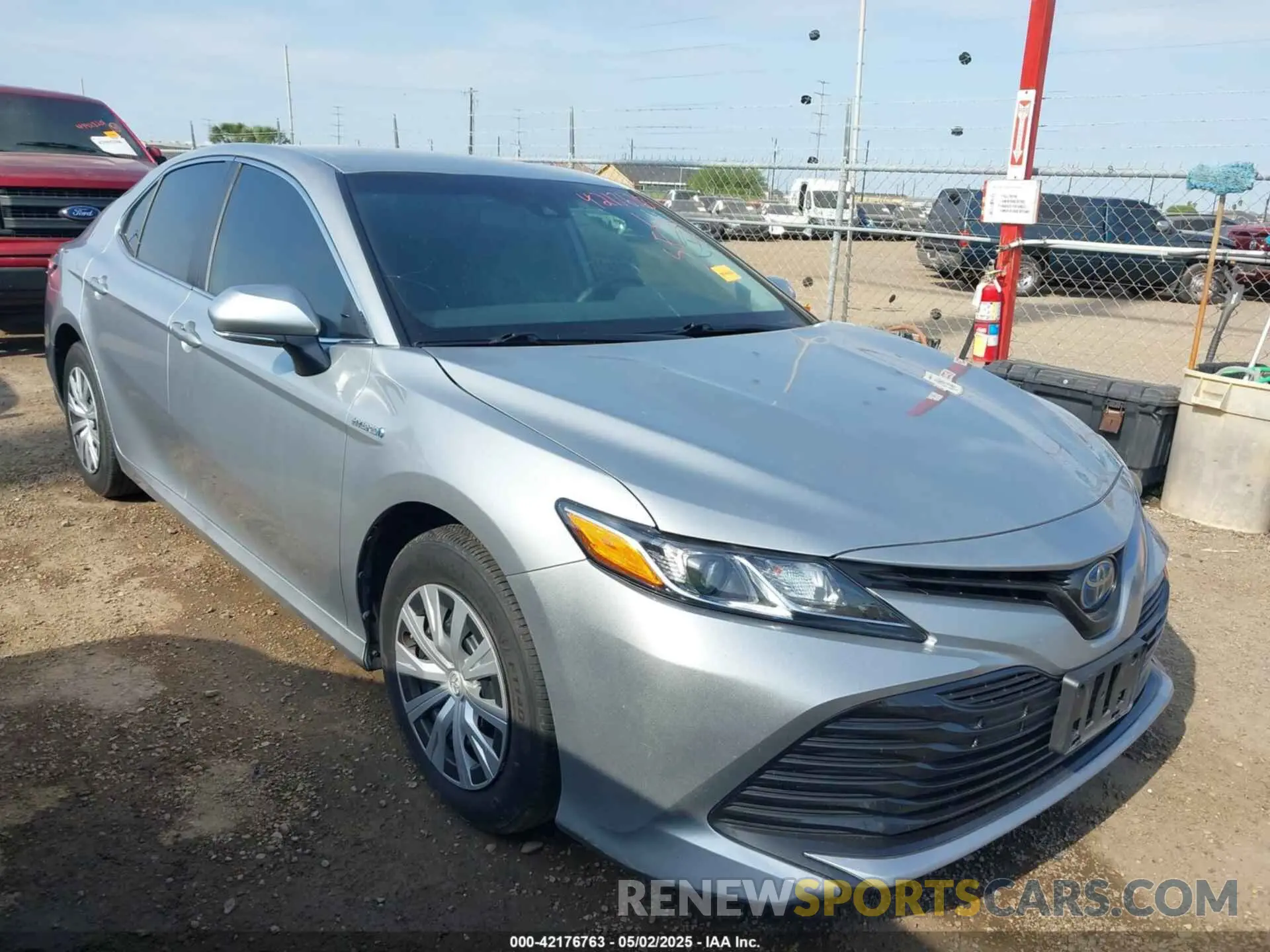 1 Photograph of a damaged car 4T1L31AK8LU015252 TOYOTA CAMRY 2020
