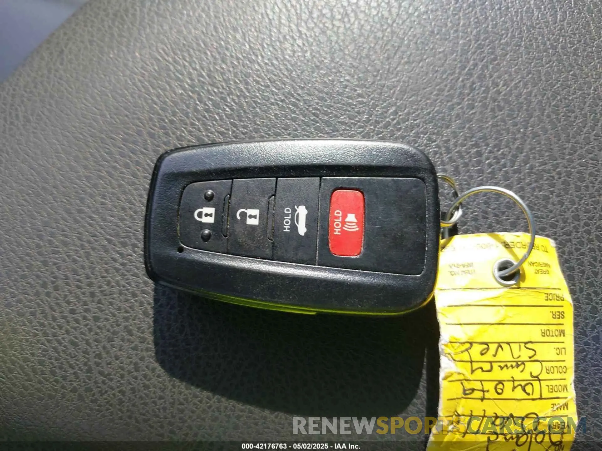 11 Photograph of a damaged car 4T1L31AK8LU015252 TOYOTA CAMRY 2020