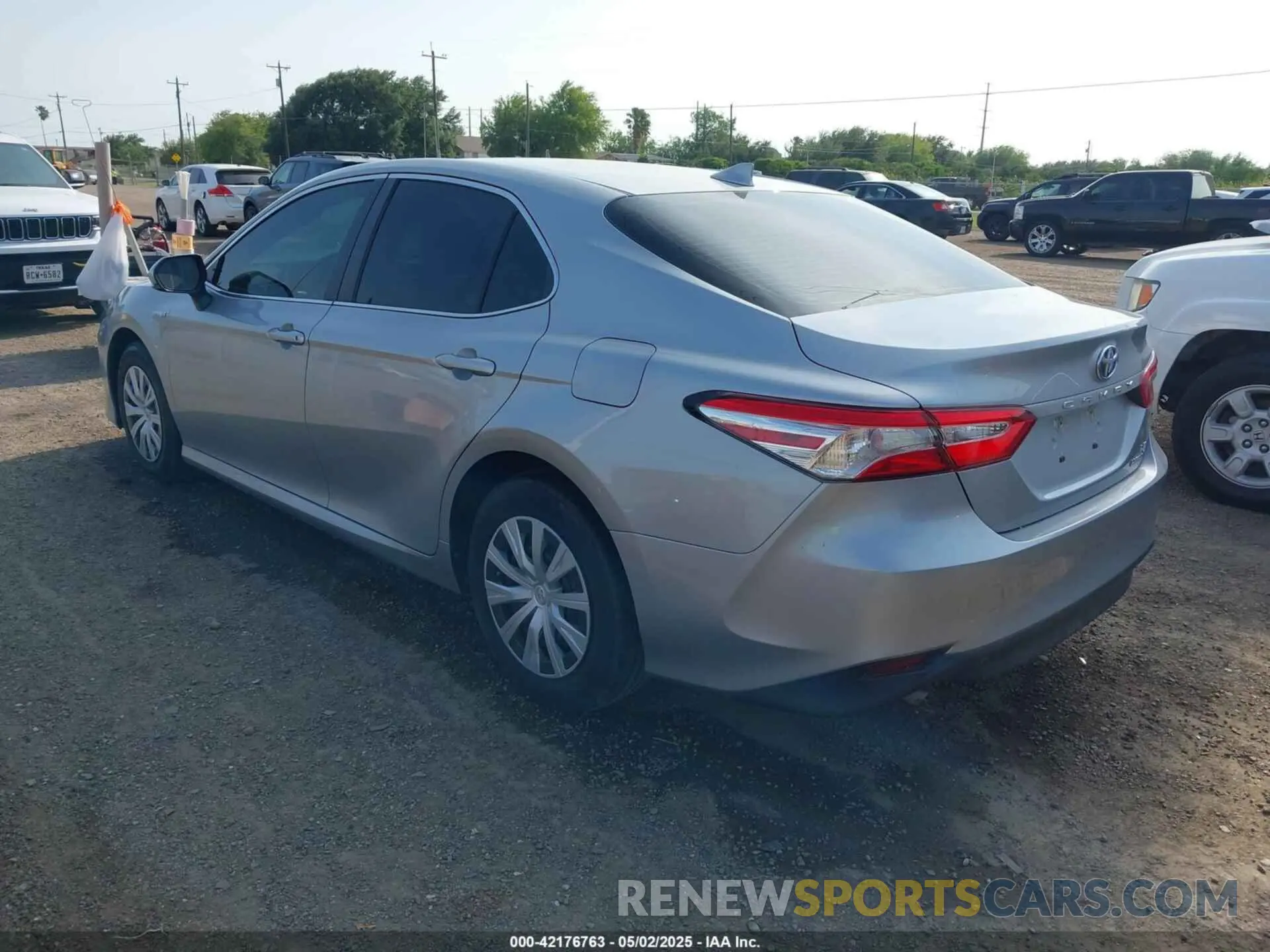 3 Photograph of a damaged car 4T1L31AK8LU015252 TOYOTA CAMRY 2020