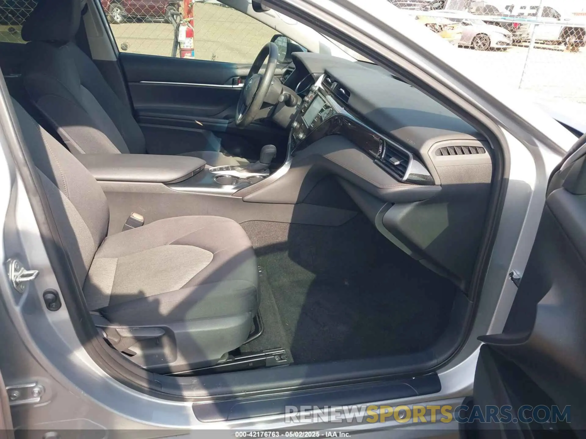 5 Photograph of a damaged car 4T1L31AK8LU015252 TOYOTA CAMRY 2020