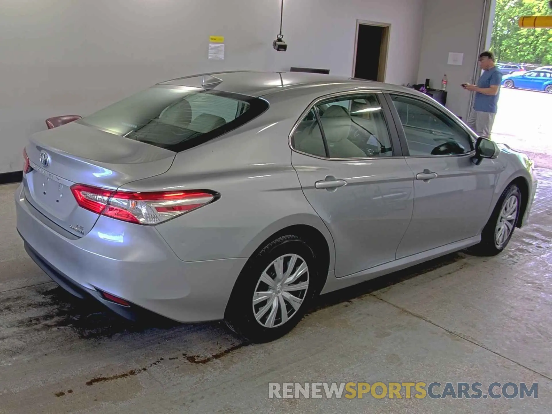 24 Photograph of a damaged car 4T1L31AK9LU014952 TOYOTA CAMRY 2020