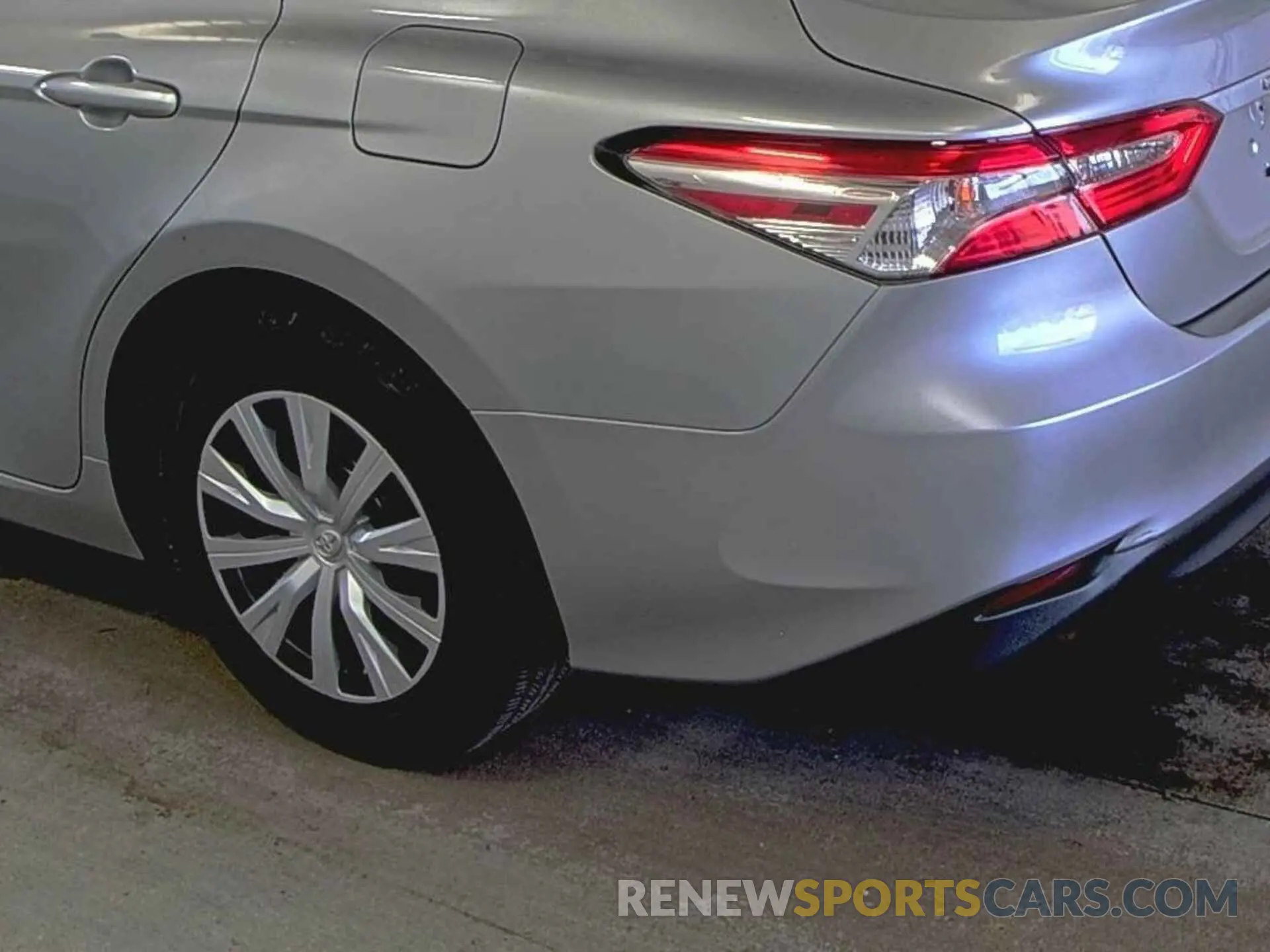 25 Photograph of a damaged car 4T1L31AK9LU014952 TOYOTA CAMRY 2020