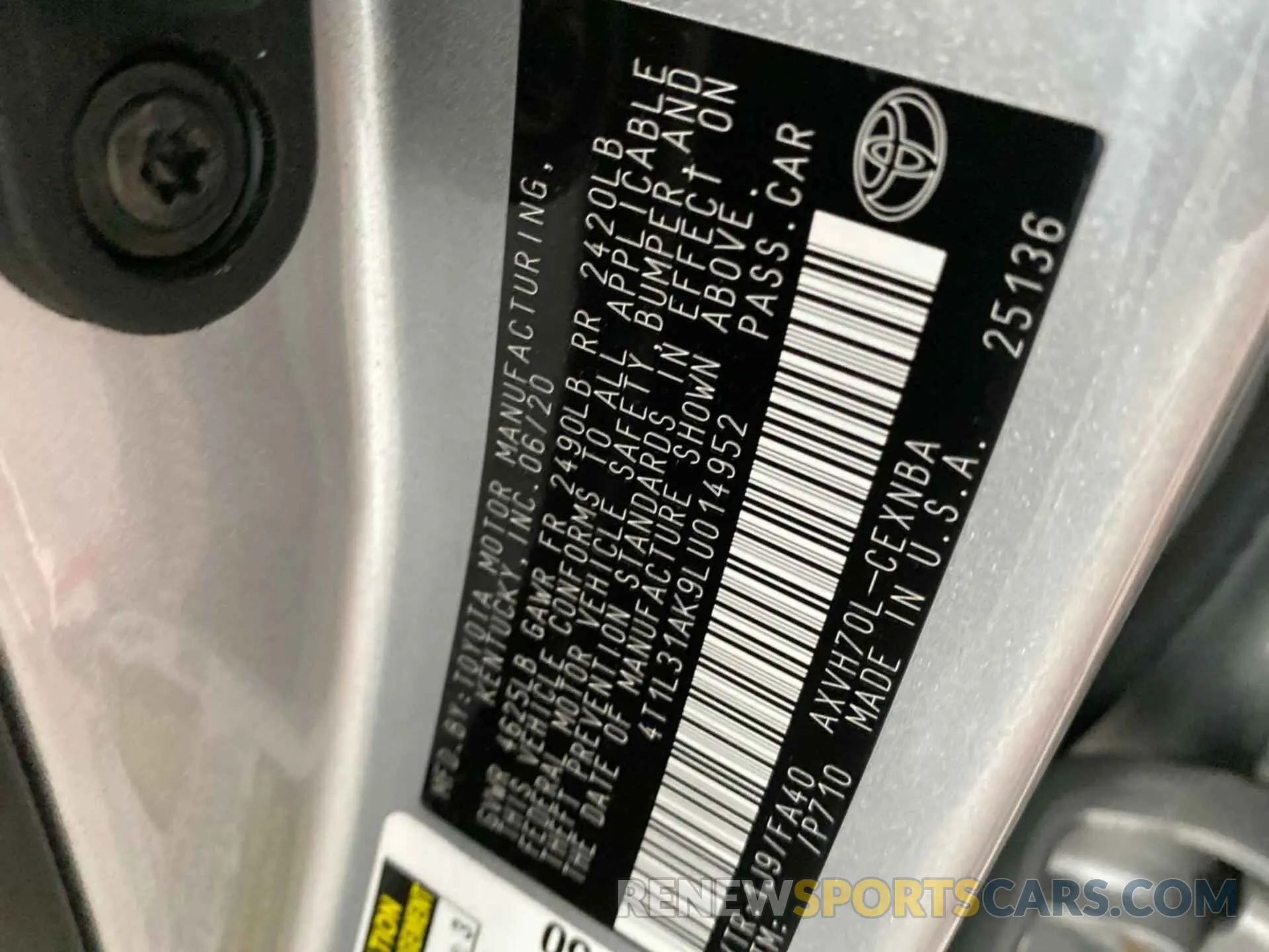 4 Photograph of a damaged car 4T1L31AK9LU014952 TOYOTA CAMRY 2020