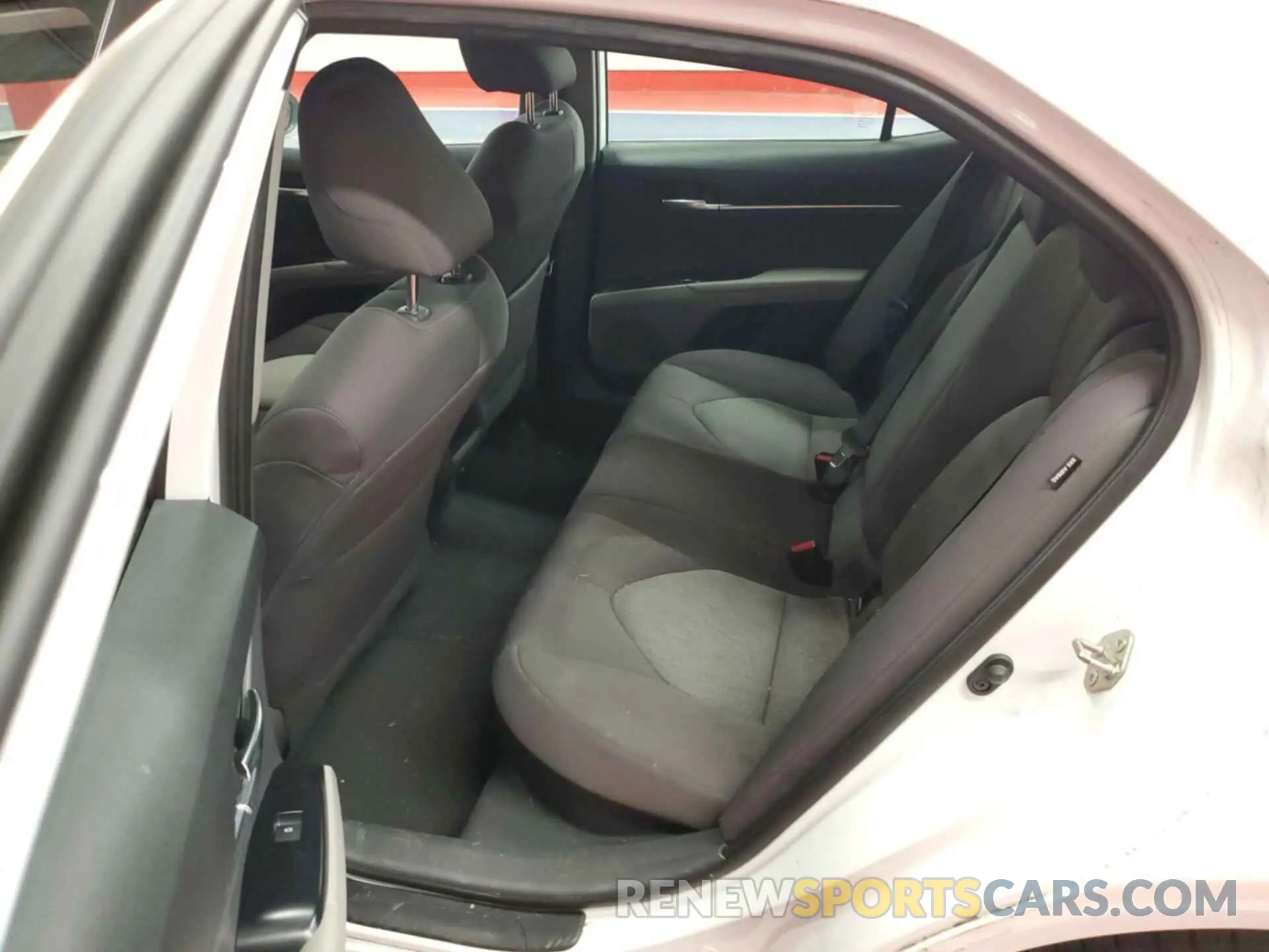 16 Photograph of a damaged car 4T1L31AK9LU520359 TOYOTA CAMRY 2020