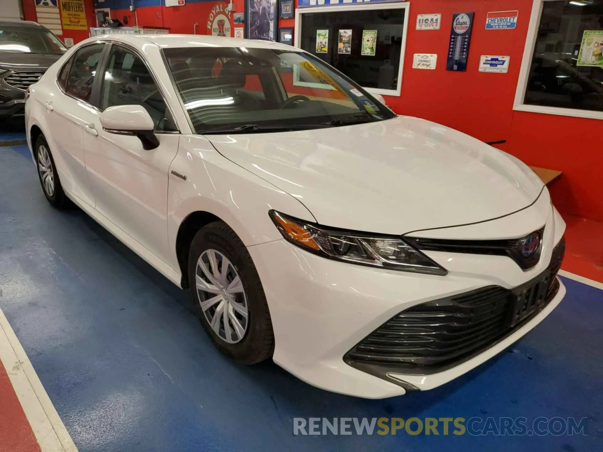 2 Photograph of a damaged car 4T1L31AK9LU520359 TOYOTA CAMRY 2020