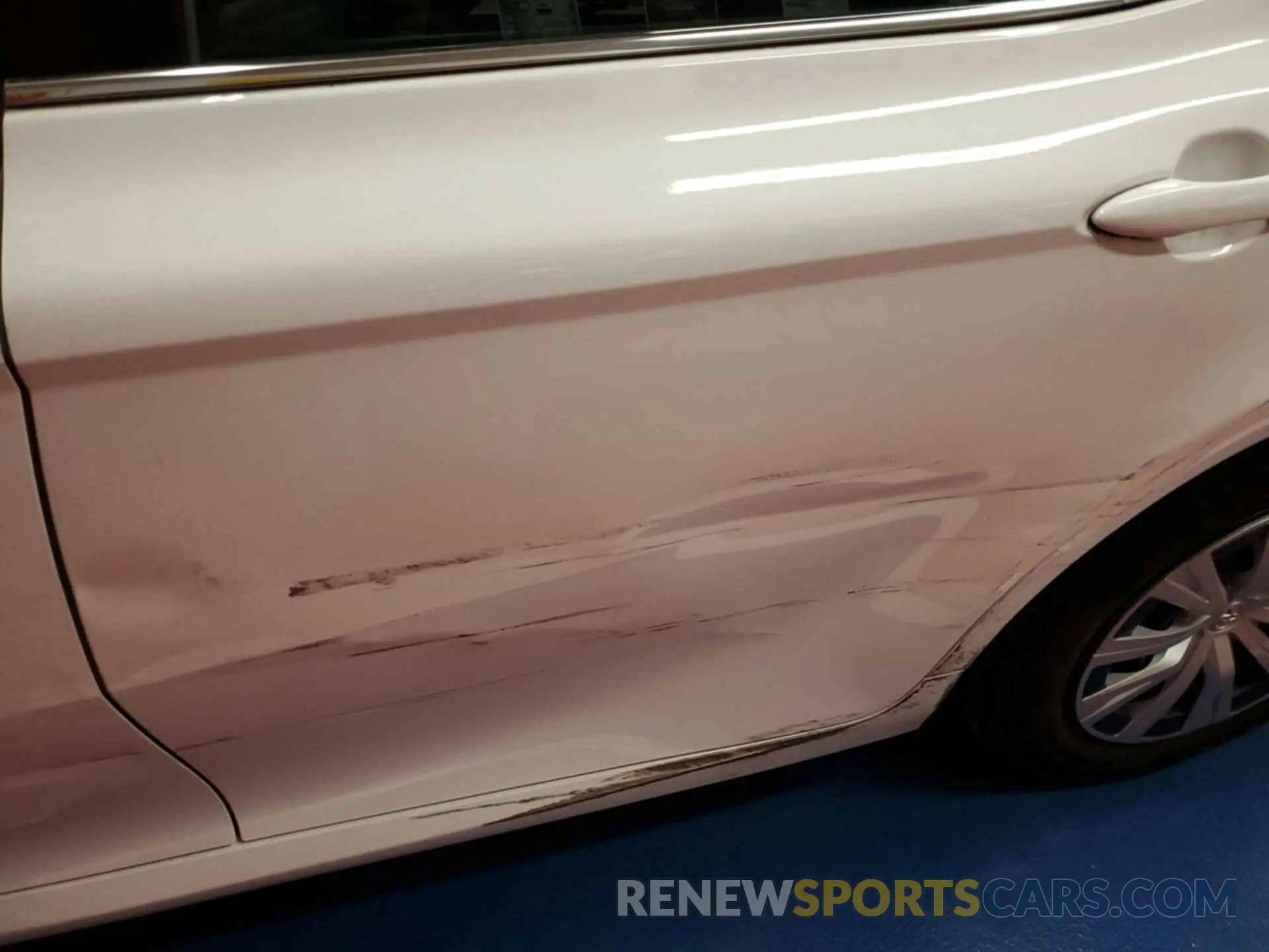 28 Photograph of a damaged car 4T1L31AK9LU520359 TOYOTA CAMRY 2020
