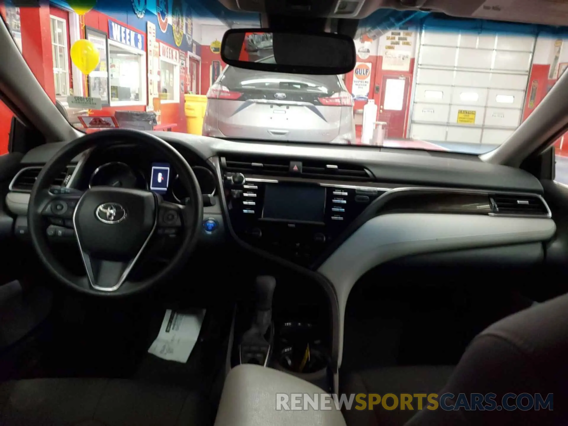 4 Photograph of a damaged car 4T1L31AK9LU520359 TOYOTA CAMRY 2020