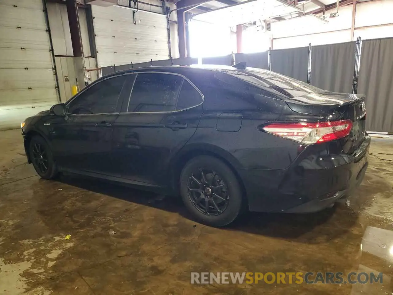 2 Photograph of a damaged car 4T1L31AKXLU538062 TOYOTA CAMRY 2020