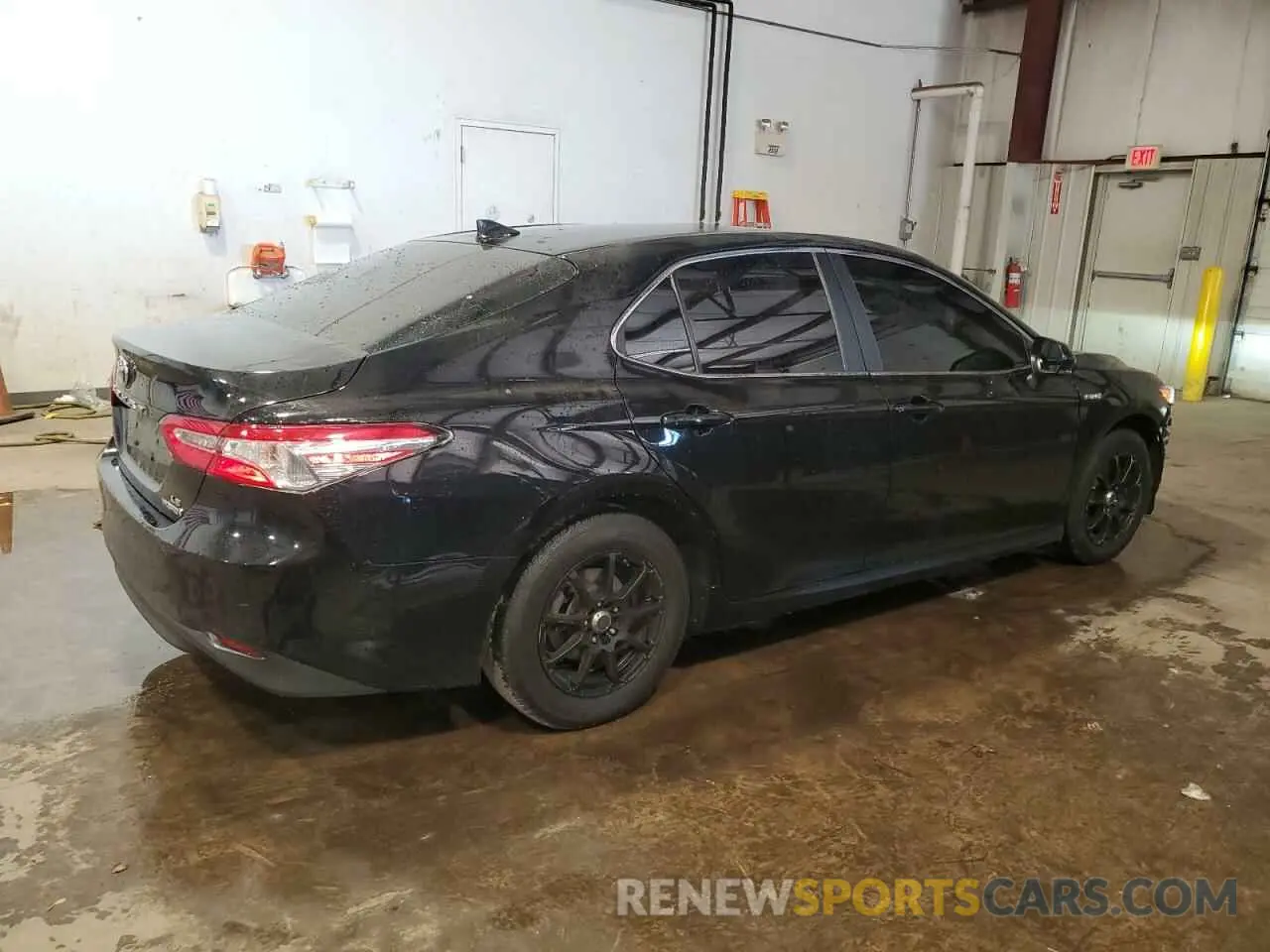 3 Photograph of a damaged car 4T1L31AKXLU538062 TOYOTA CAMRY 2020