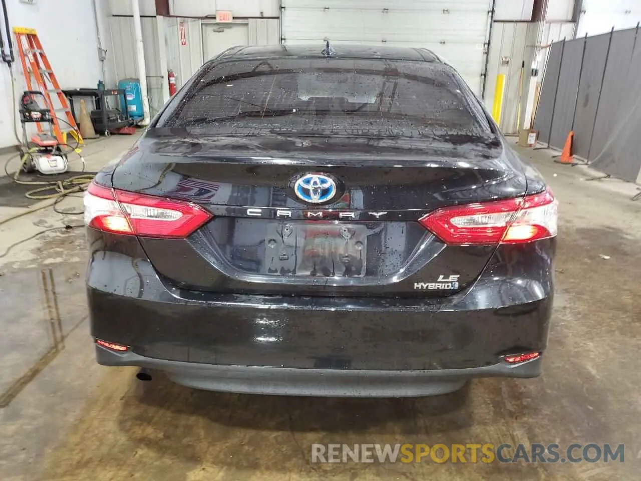 6 Photograph of a damaged car 4T1L31AKXLU538062 TOYOTA CAMRY 2020