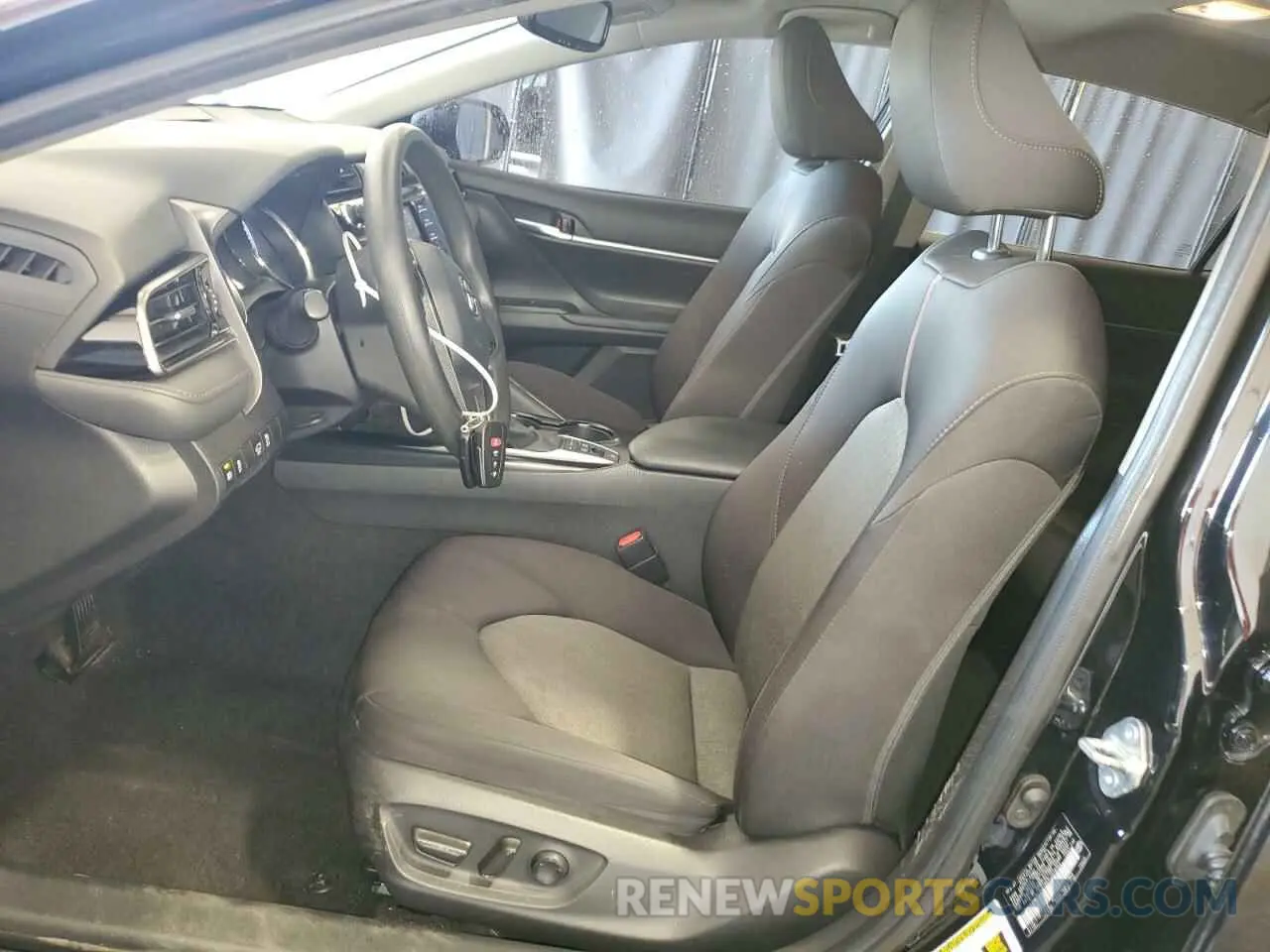 7 Photograph of a damaged car 4T1L31AKXLU538062 TOYOTA CAMRY 2020