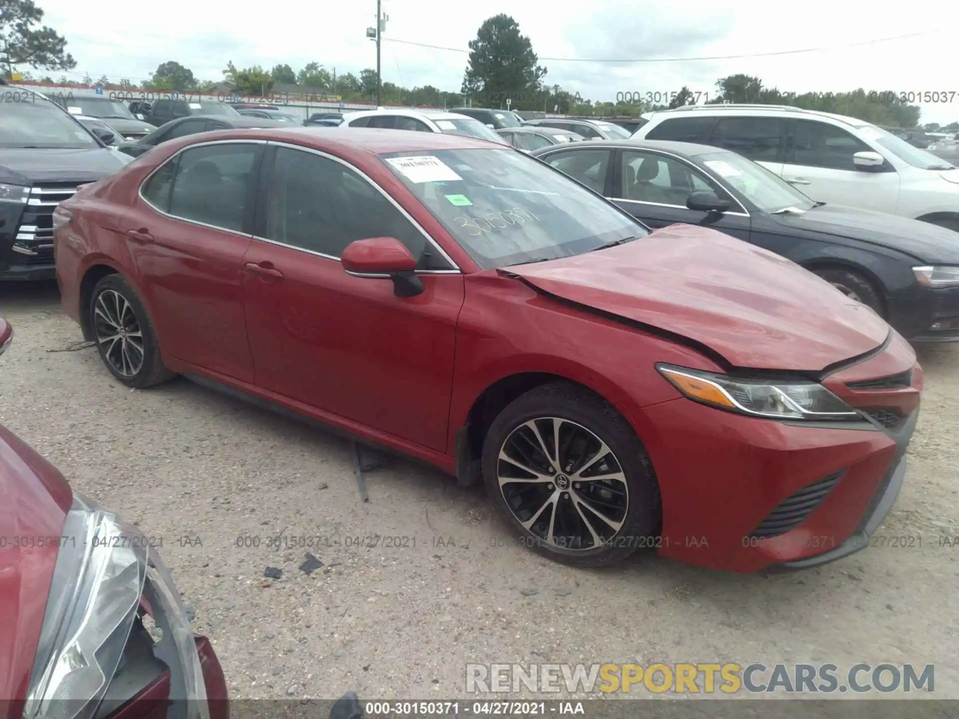 1 Photograph of a damaged car 4T1M11AK0LU319377 TOYOTA CAMRY 2020