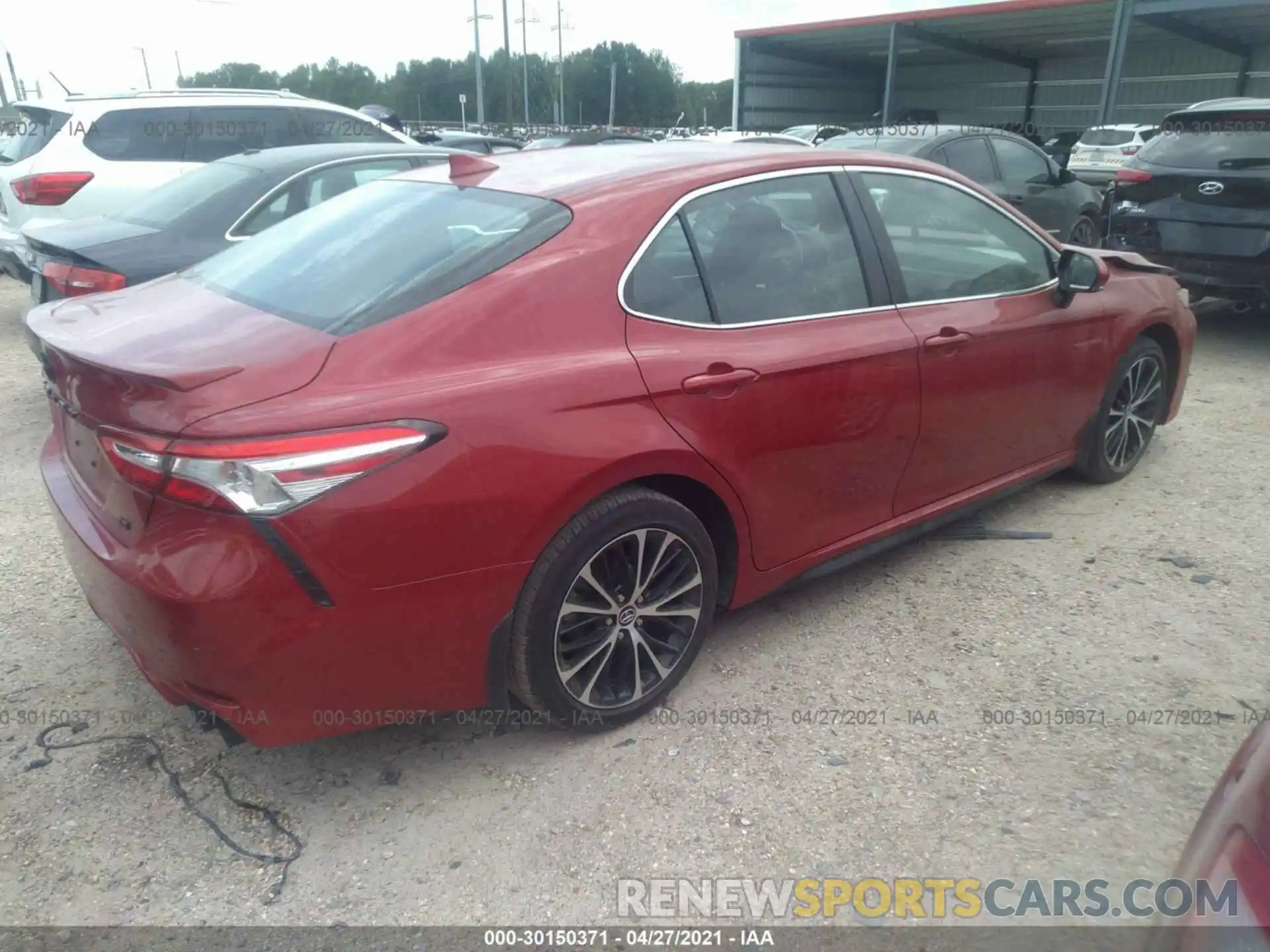 4 Photograph of a damaged car 4T1M11AK0LU319377 TOYOTA CAMRY 2020