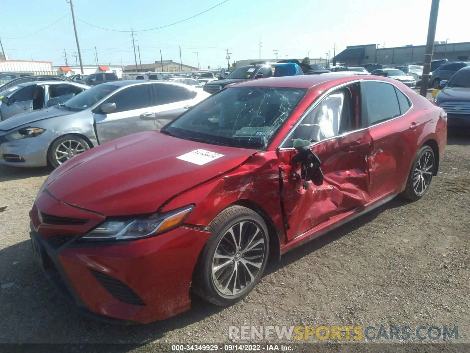 2 Photograph of a damaged car 4T1M11AK0LU326717 TOYOTA CAMRY 2020