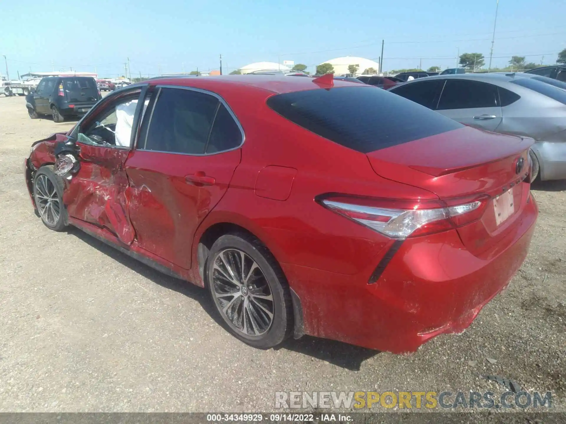 3 Photograph of a damaged car 4T1M11AK0LU326717 TOYOTA CAMRY 2020