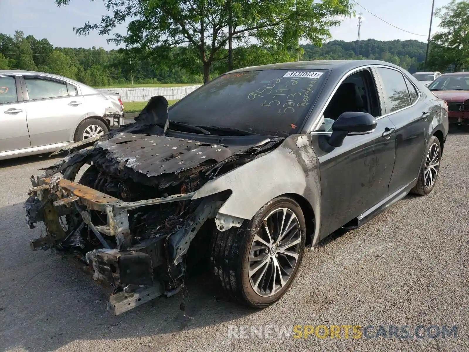 2 Photograph of a damaged car 4T1M11AK0LU866486 TOYOTA CAMRY 2020