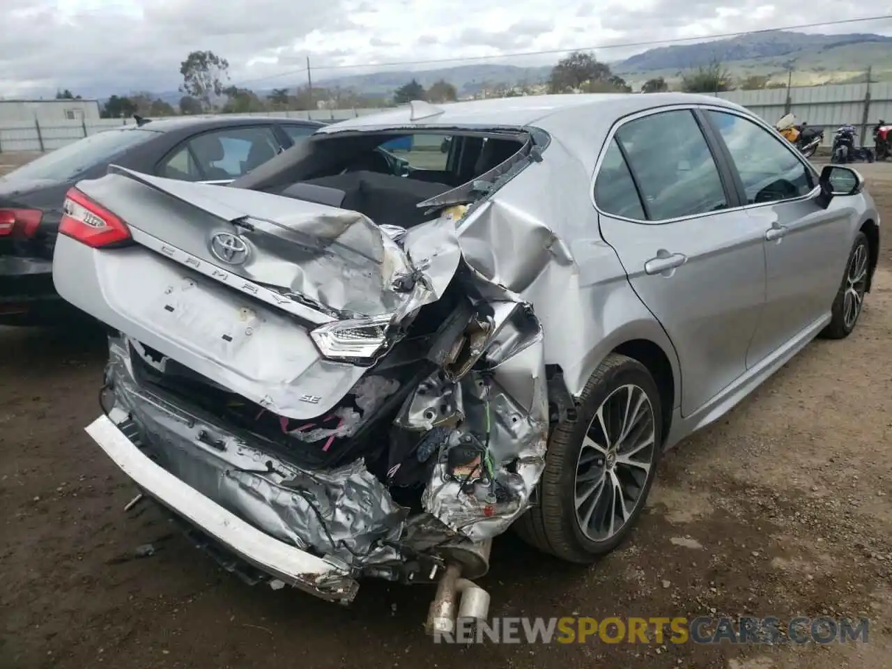 4 Photograph of a damaged car 4T1M11AK0LU871851 TOYOTA CAMRY 2020