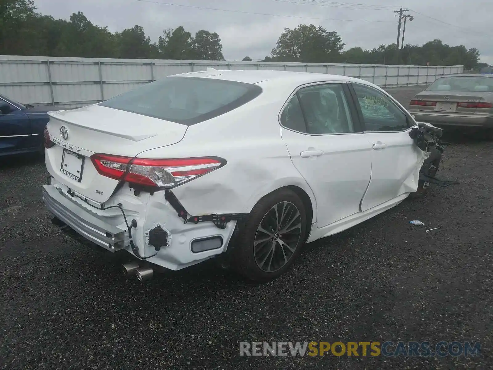 4 Photograph of a damaged car 4T1M11AK0LU925472 TOYOTA CAMRY 2020