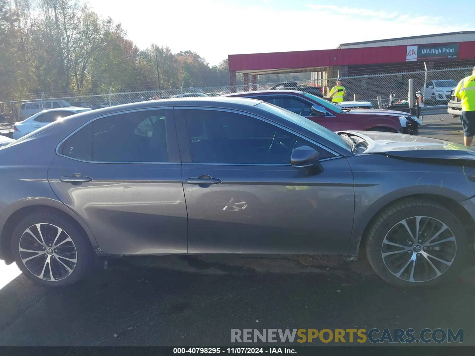 14 Photograph of a damaged car 4T1M11AK0LU951389 TOYOTA CAMRY 2020