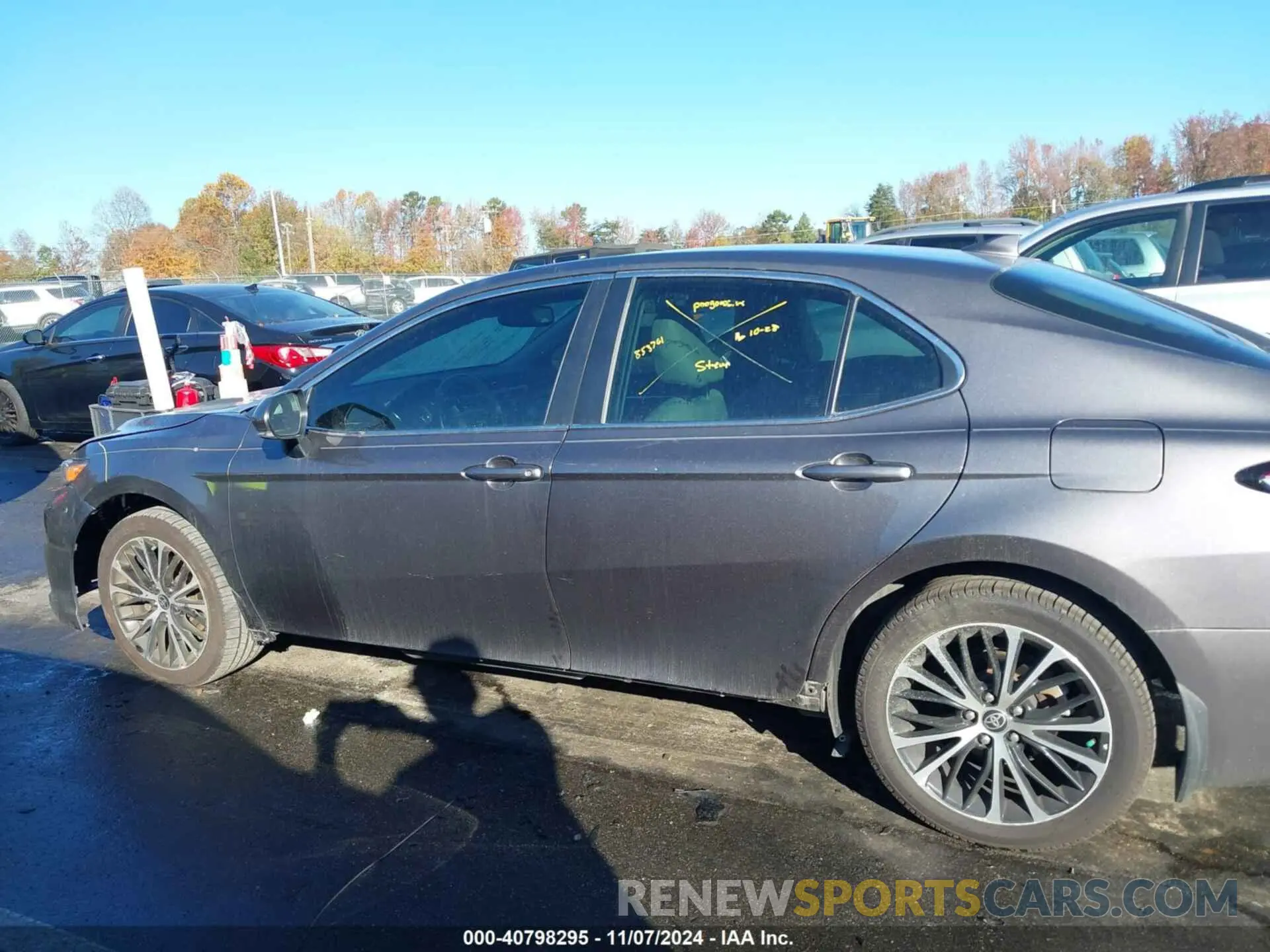 15 Photograph of a damaged car 4T1M11AK0LU951389 TOYOTA CAMRY 2020