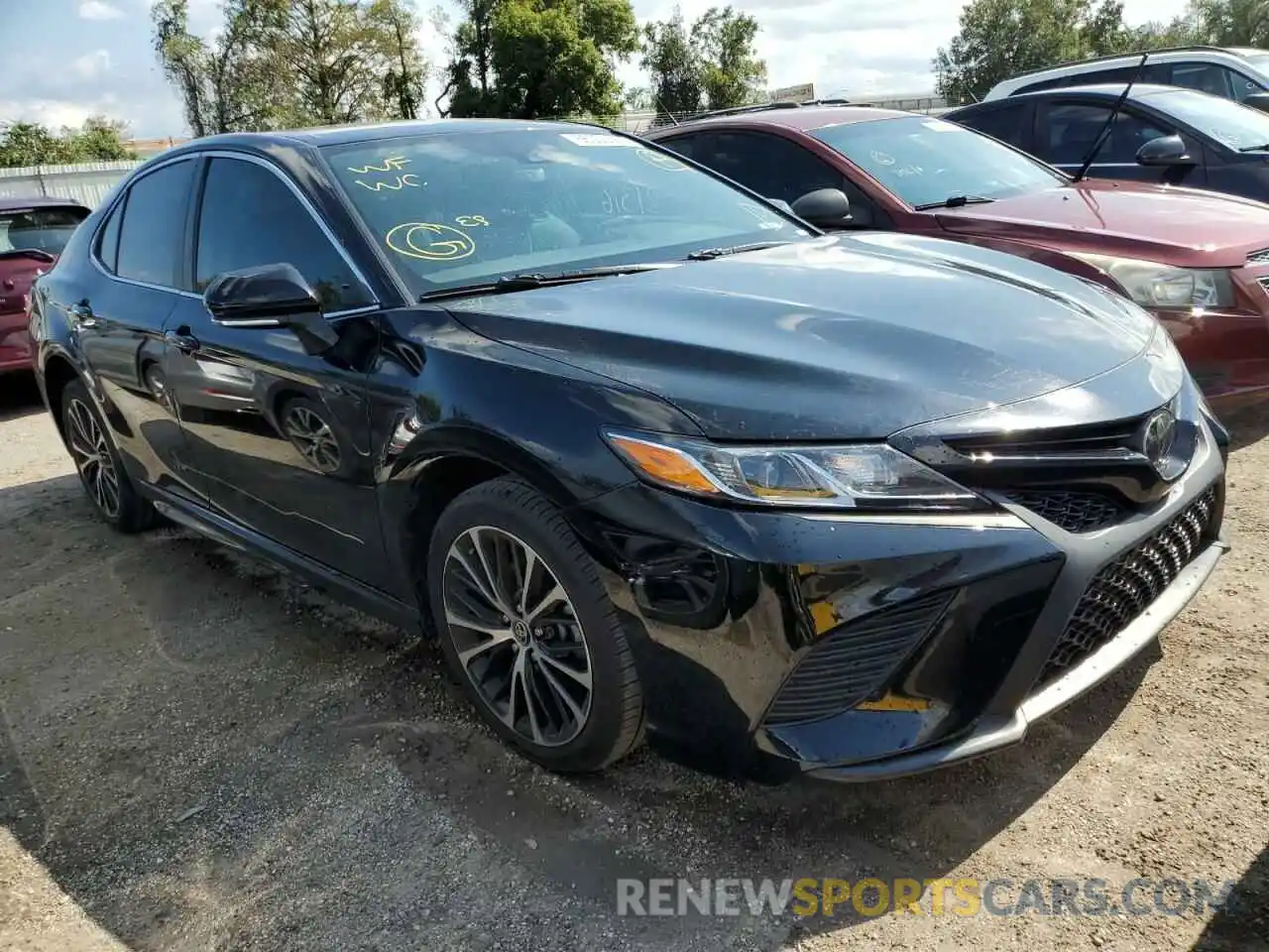 1 Photograph of a damaged car 4T1M11AK0LU957631 TOYOTA CAMRY 2020