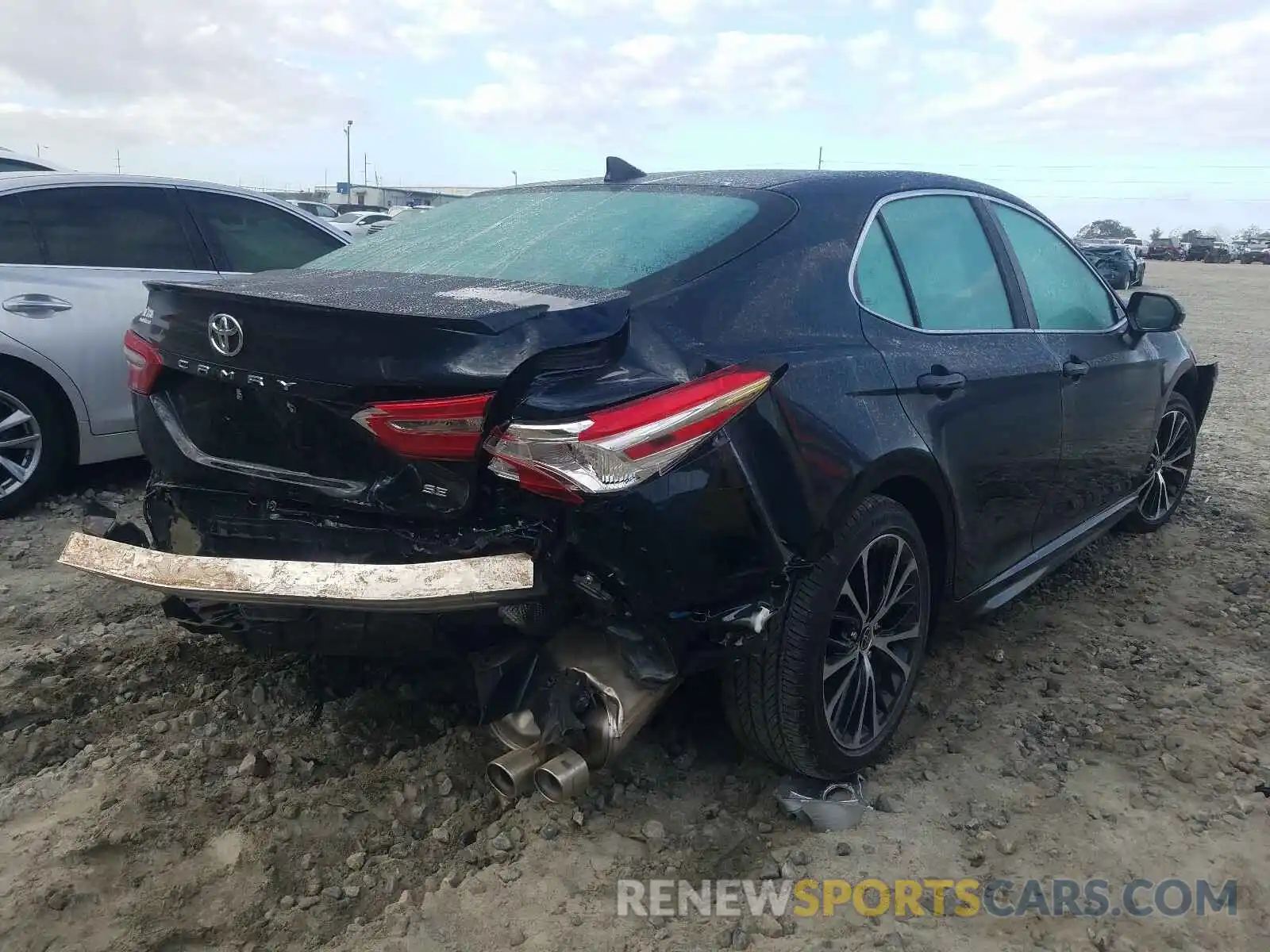 4 Photograph of a damaged car 4T1M11AK0LU984148 TOYOTA CAMRY 2020