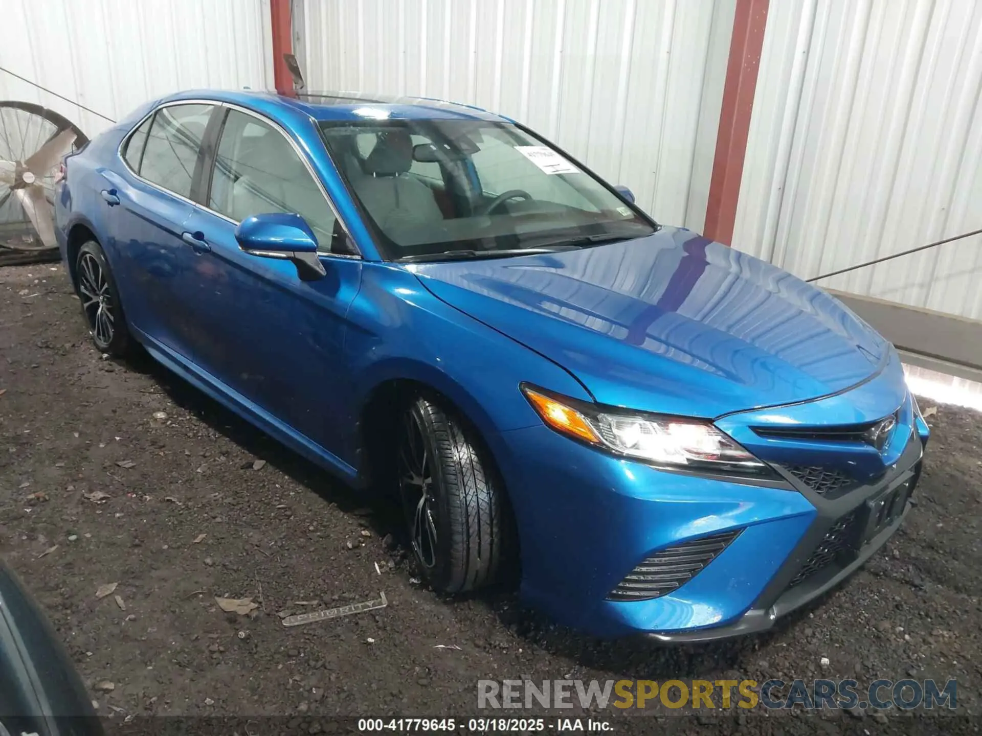 1 Photograph of a damaged car 4T1M11AK1LU325608 TOYOTA CAMRY 2020