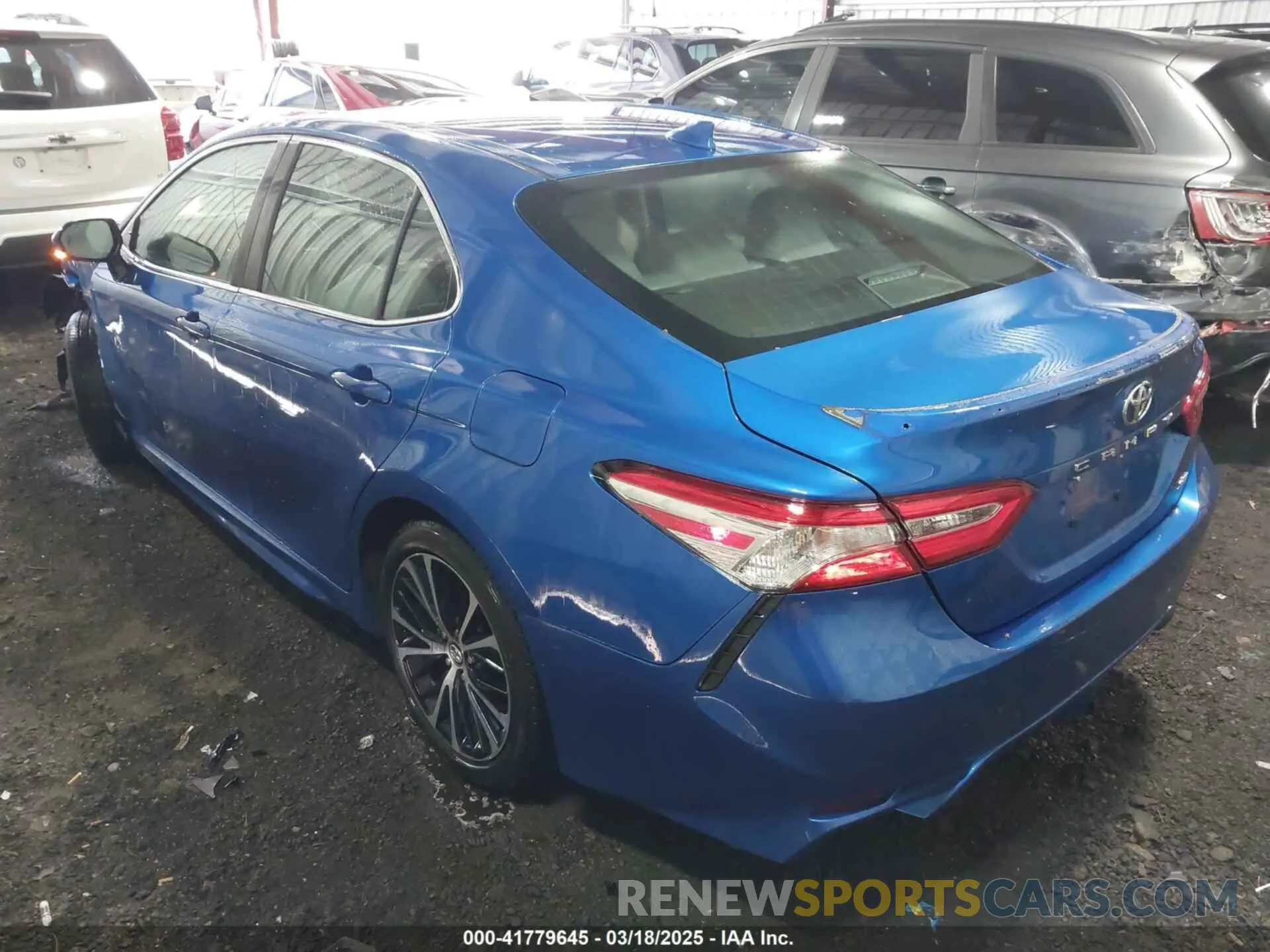 3 Photograph of a damaged car 4T1M11AK1LU325608 TOYOTA CAMRY 2020