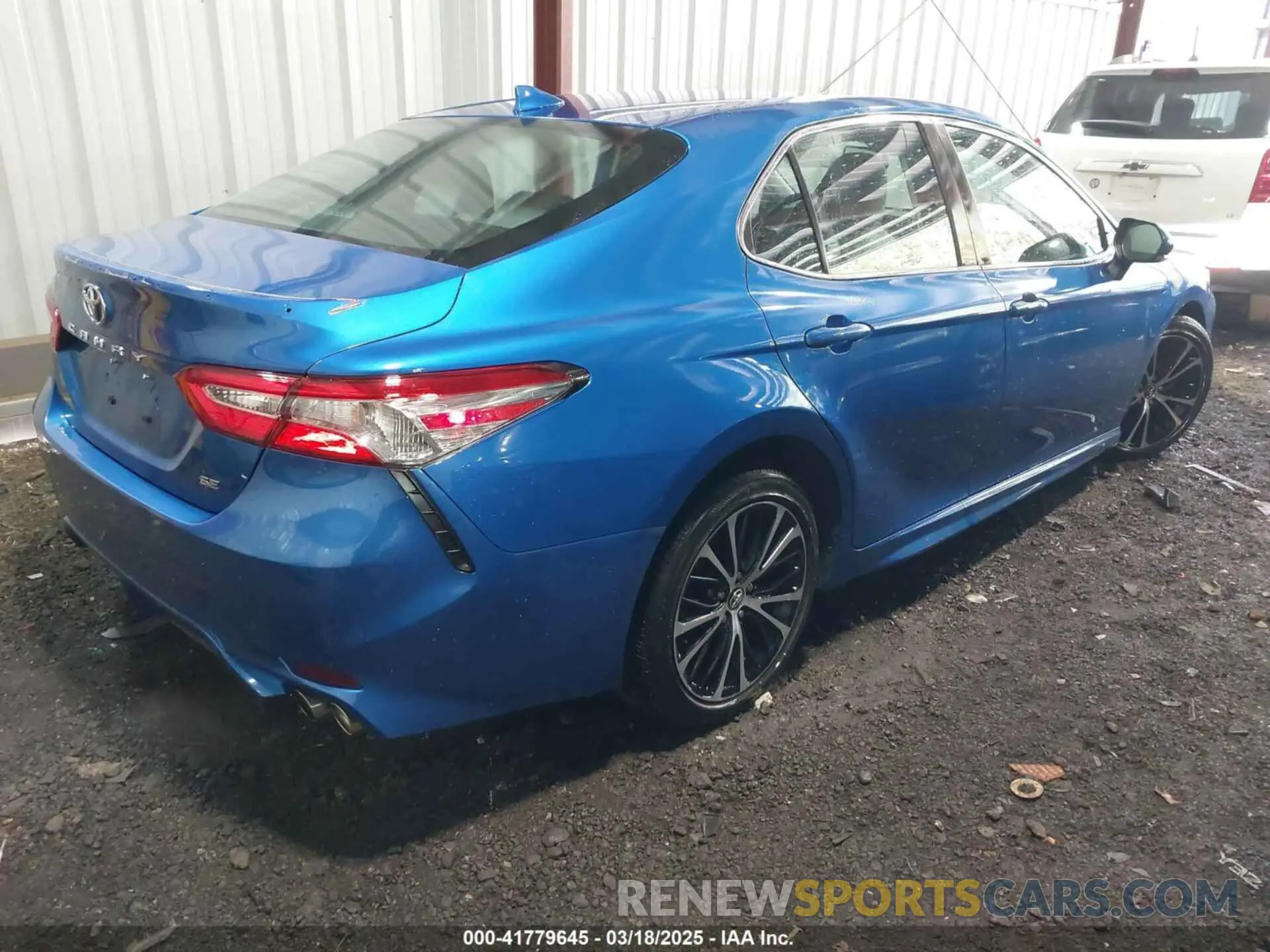 4 Photograph of a damaged car 4T1M11AK1LU325608 TOYOTA CAMRY 2020